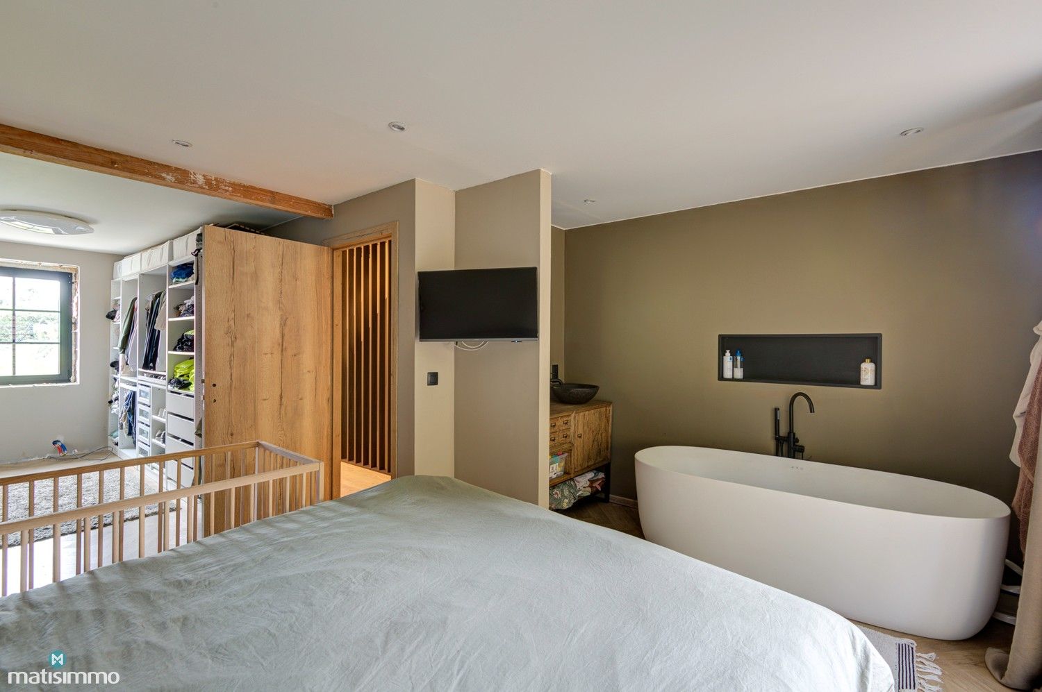 PRACHTIG, VOLLEDIG GERENOVEERDE INSTAPKLARE WONING IN TONGEREN foto 13