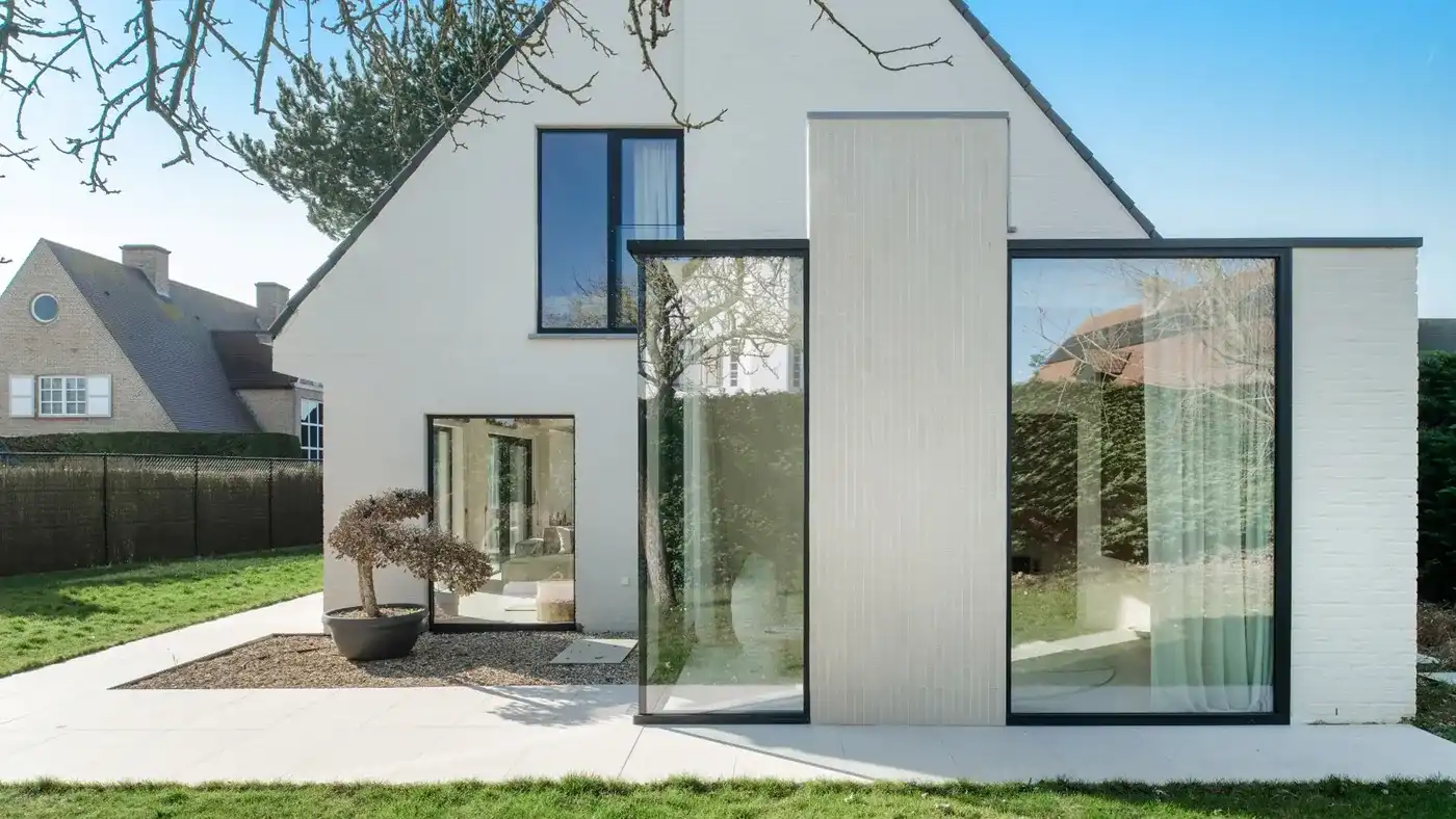 Alleenstaande en luxueus gerenoveerde villa op een rustige en residentiële ligging in Knokke foto 32