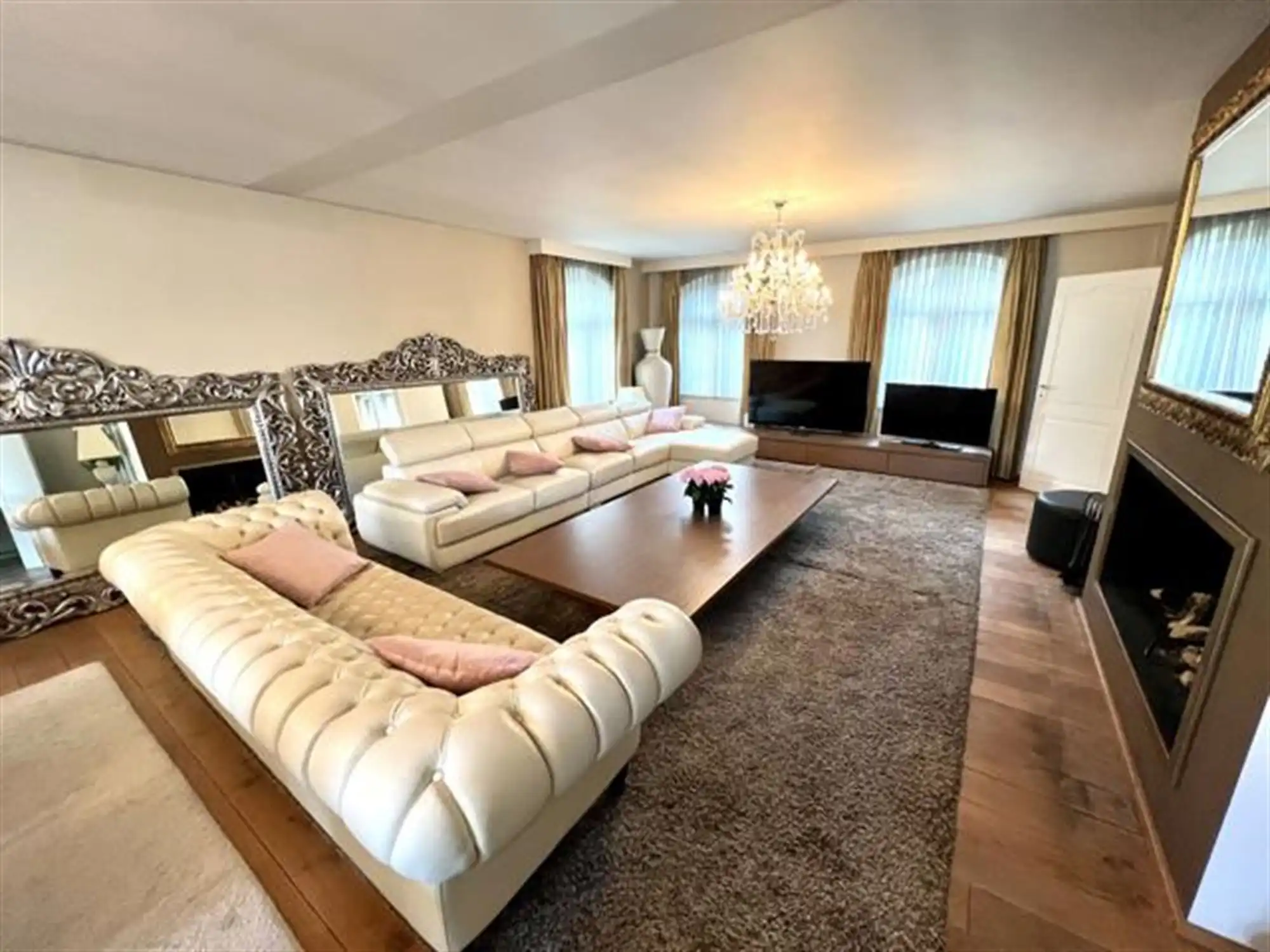 Prachtige villa met 9 slaapkamers en buitenzwembad foto 10