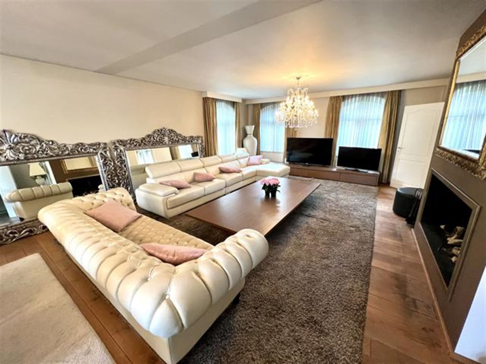 Prachtige villa met 9 slaapkamers en buitenzwembad foto 10