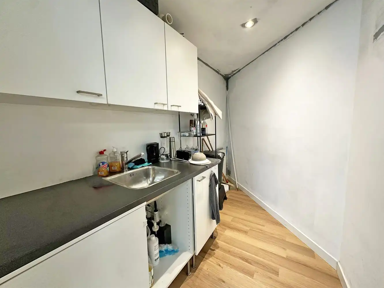 Zeer ruime en lichtrijke handelsgelijkvloers in Deurne! foto 6