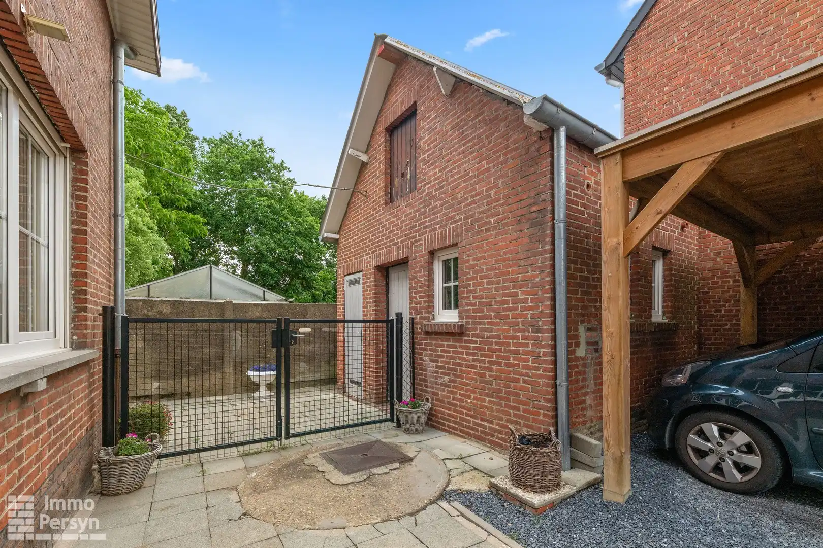 Charmante, gerenoveerde woning met carport en tuin foto 23