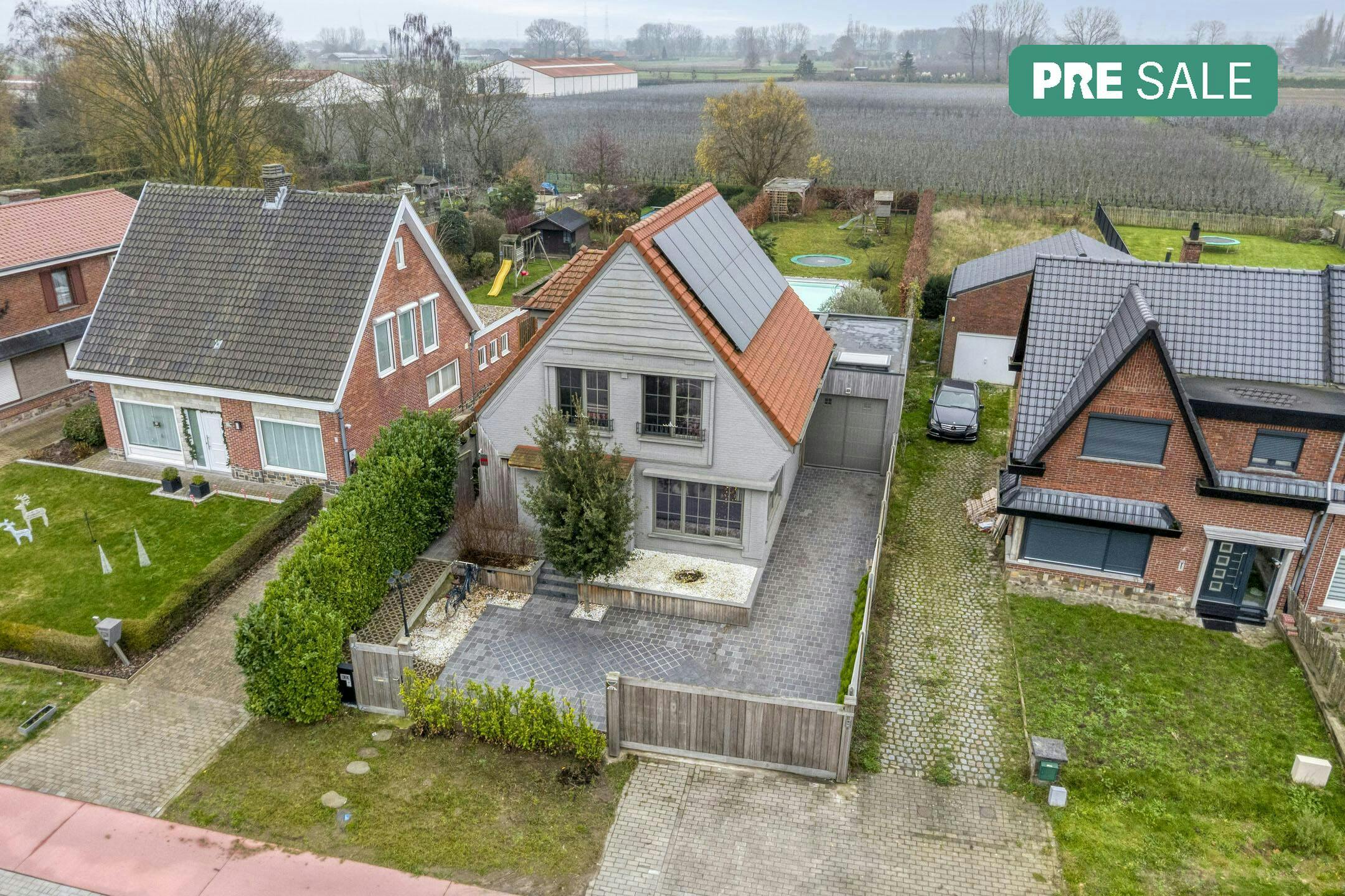 Gerenoveerd vrijstaand huis met zwembad, poolhouse en tuin foto {{pictureIndex}}