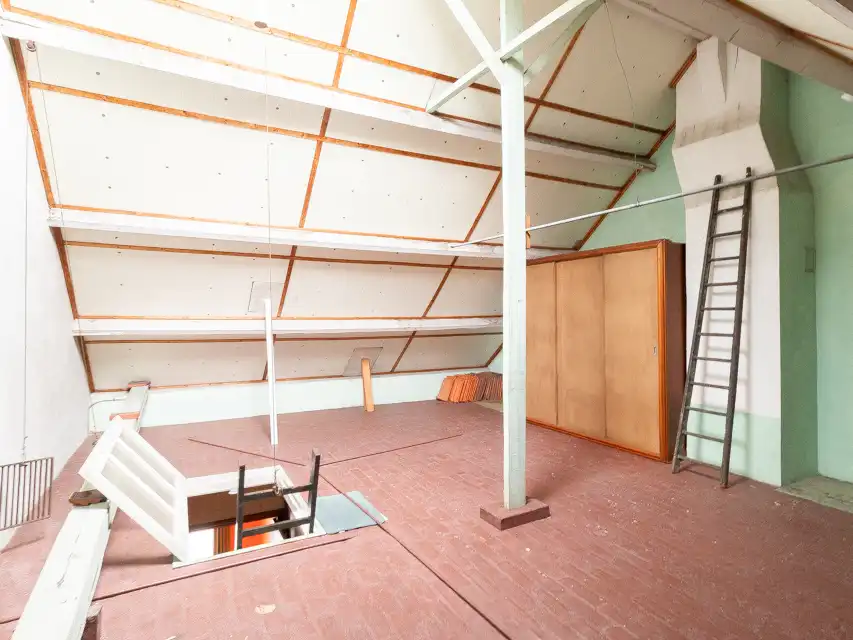 Halfopen gezinswoning met grote tuin in groene omgeving foto 14