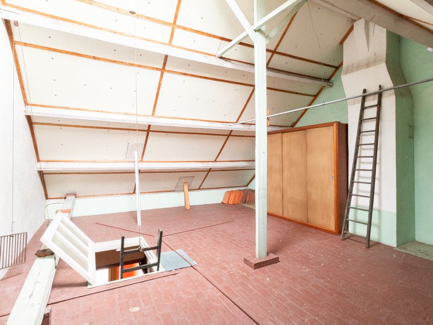 Halfopen gezinswoning met grote tuin in groene omgeving foto 14