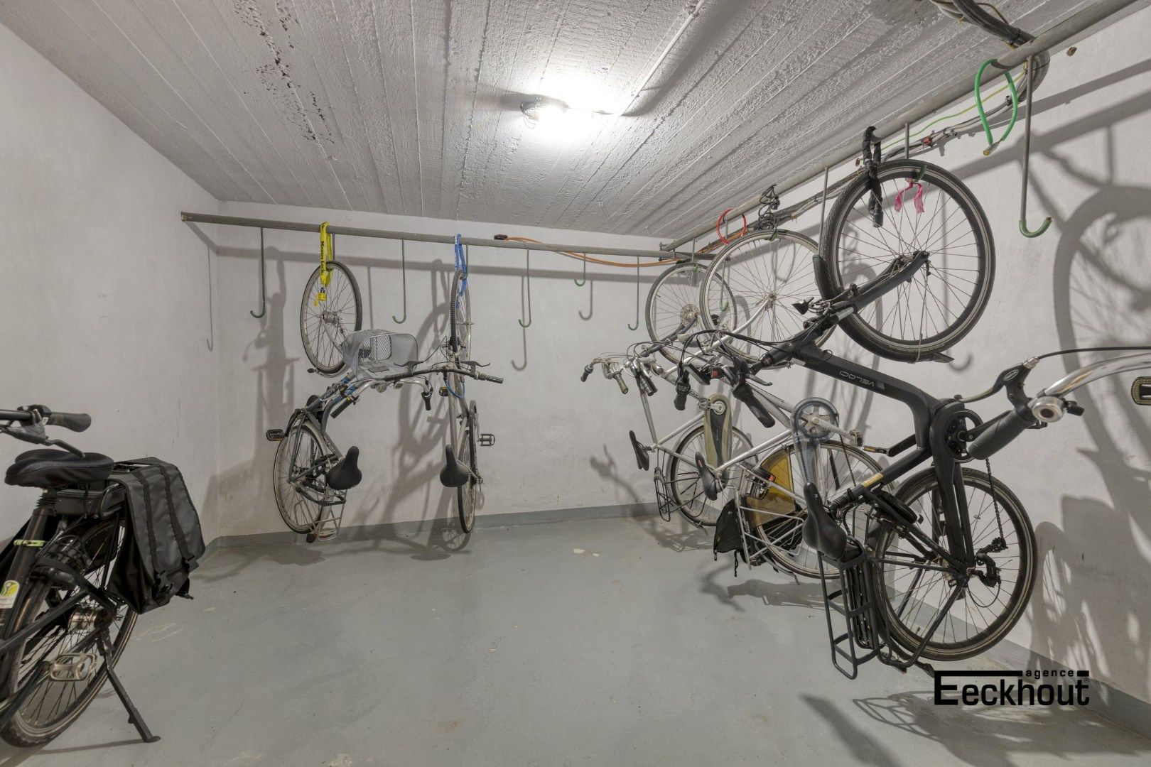 Ruim instapklaar appartement met 3 slaapkamers in centrum Oostende, met fietsenberging en dicht bij strand!  foto 15