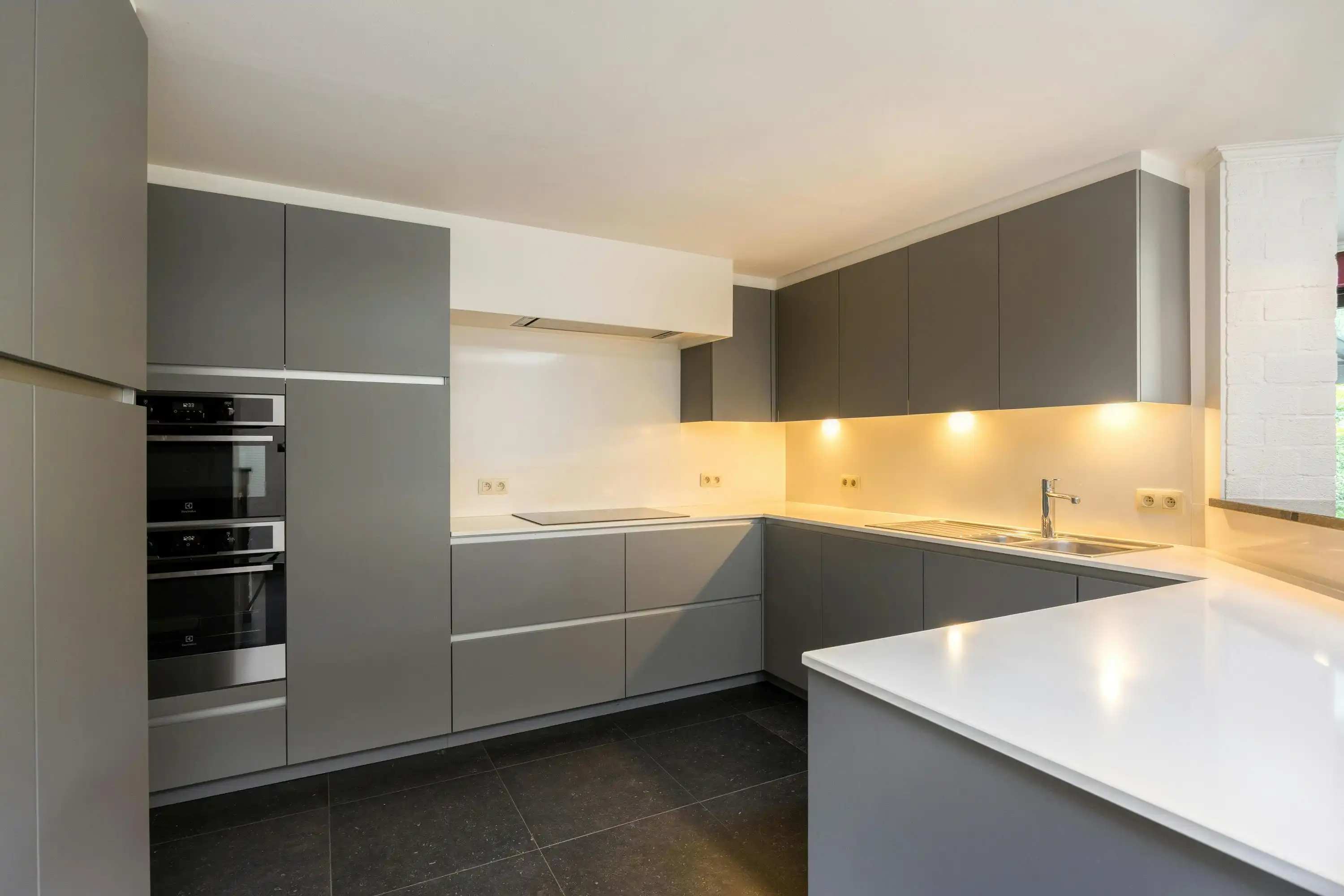 Huis met 4 kamers en tuin te koop vlakbij het Rivierenhof!  foto 8