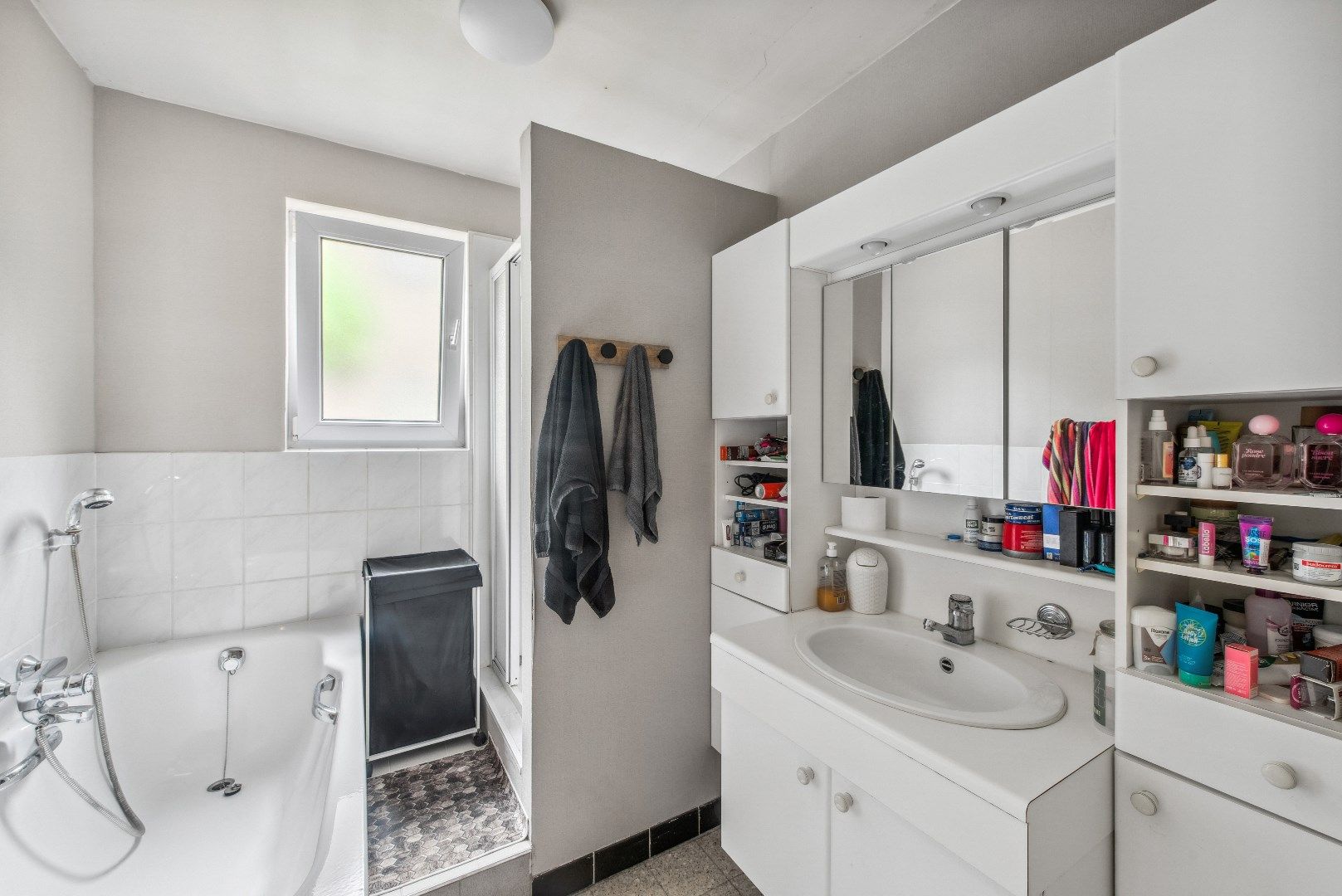 Alleenstaande woning op 14a 42ca met 3 grote slpks en garage foto 15