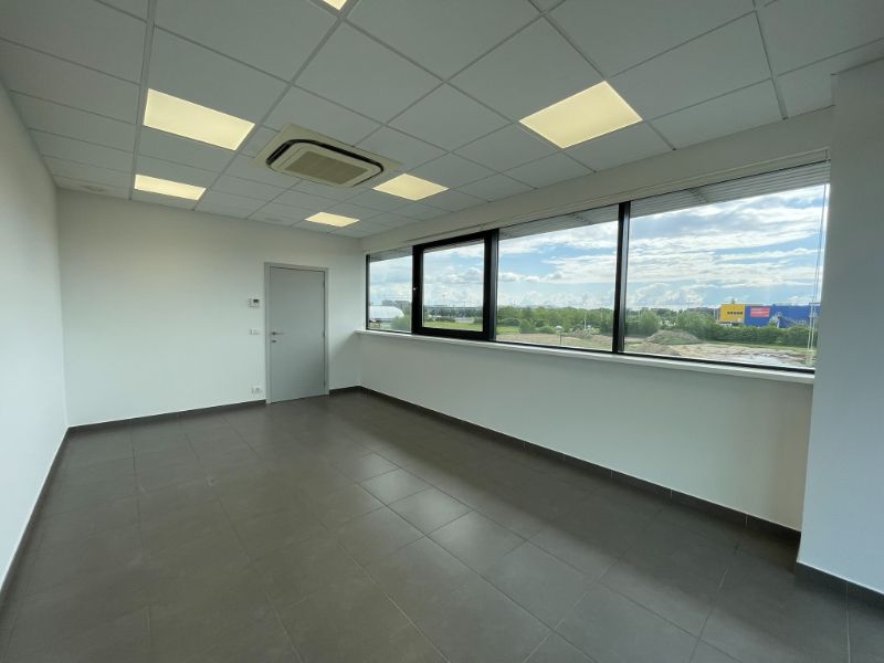 Kantoor van 350m² te huur op goede locatie in Sint-Denijs-Westrem. foto 11