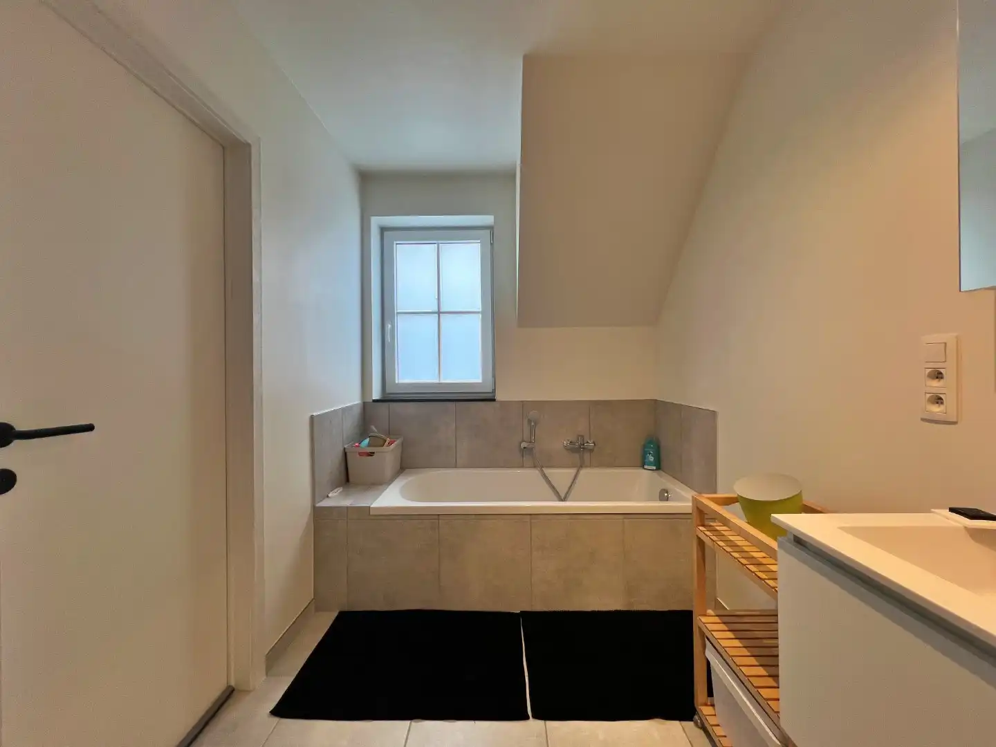 Ruime woning met 3 slaapkamers, garage en tuin foto 15