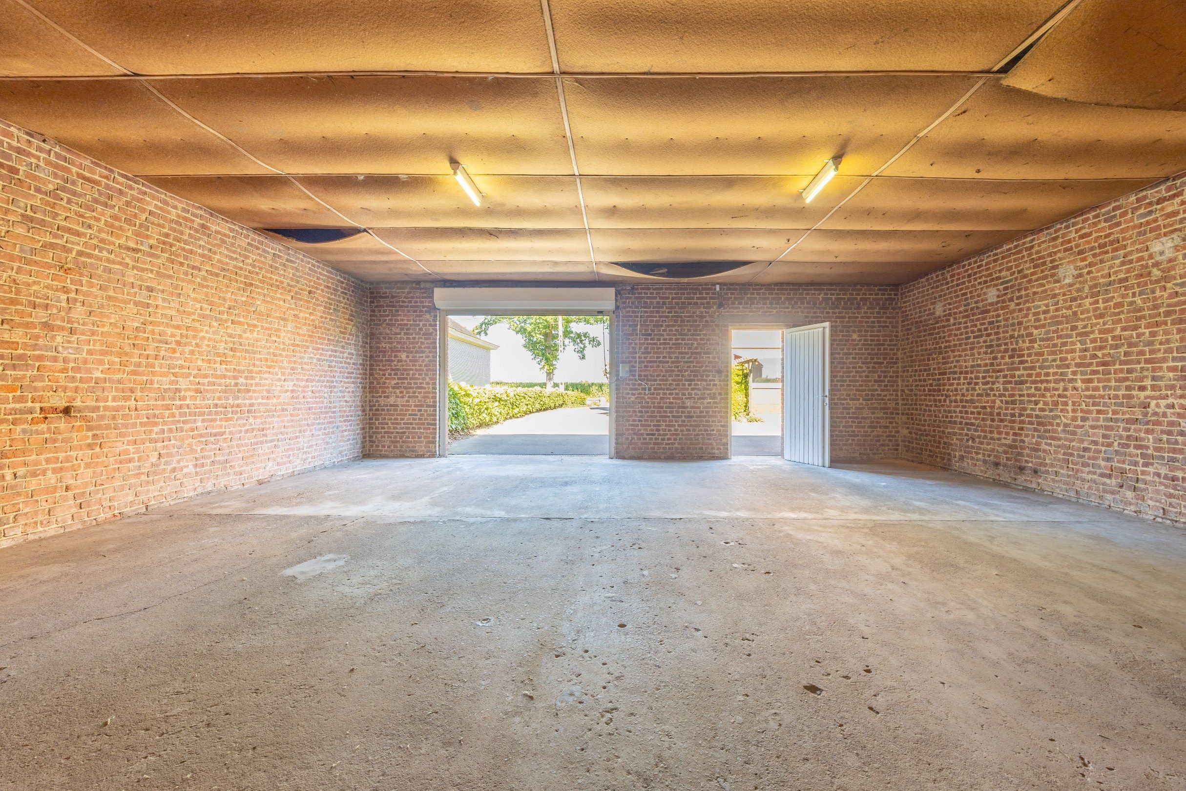 KLOEKE VILLA MET MAGAZIJN IN EEN LANDELIJKE OMGEVING foto 17