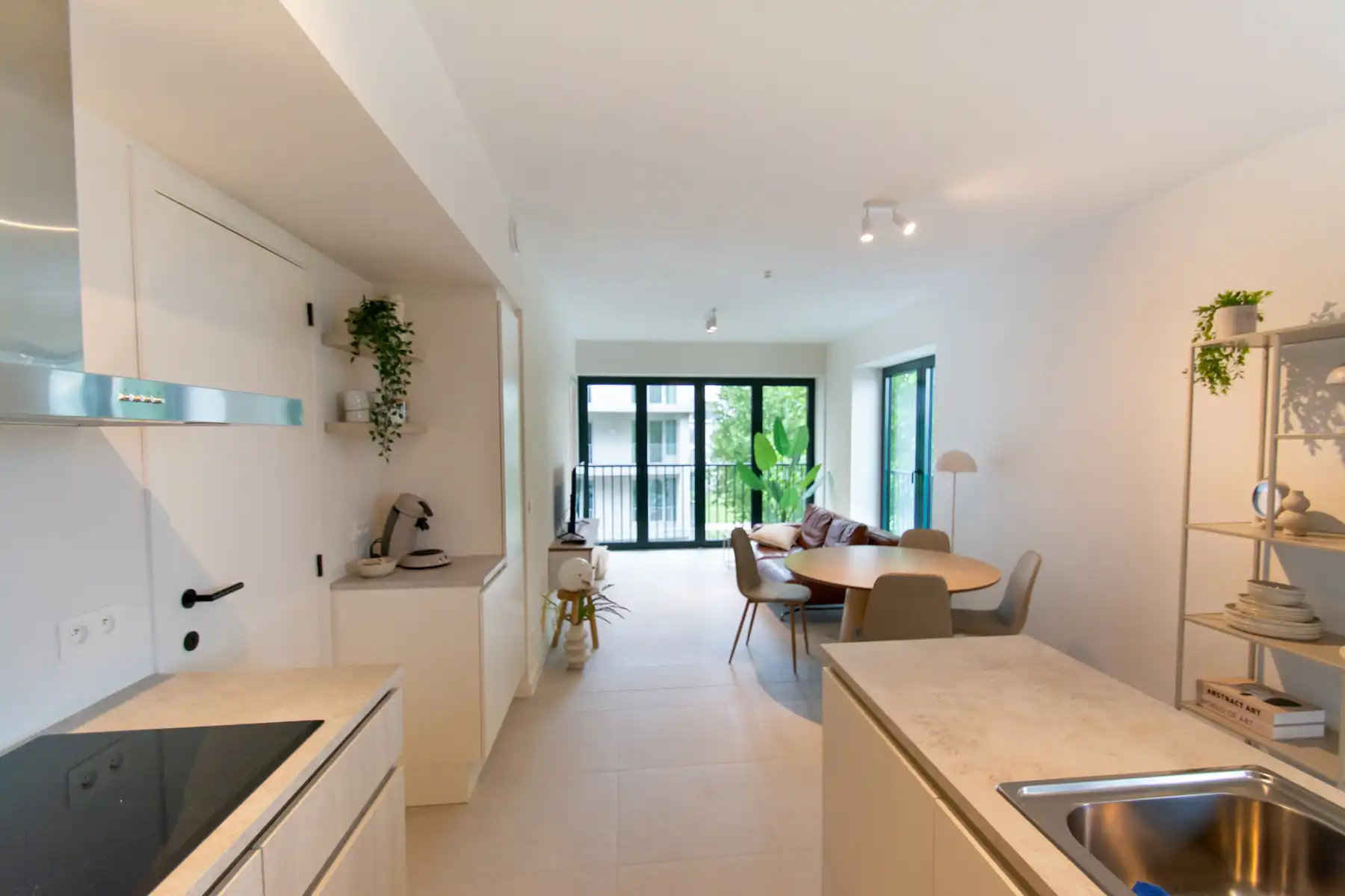 Lichtrijk gemeubeld nieuwbouwappartement met 2k en terras foto 3