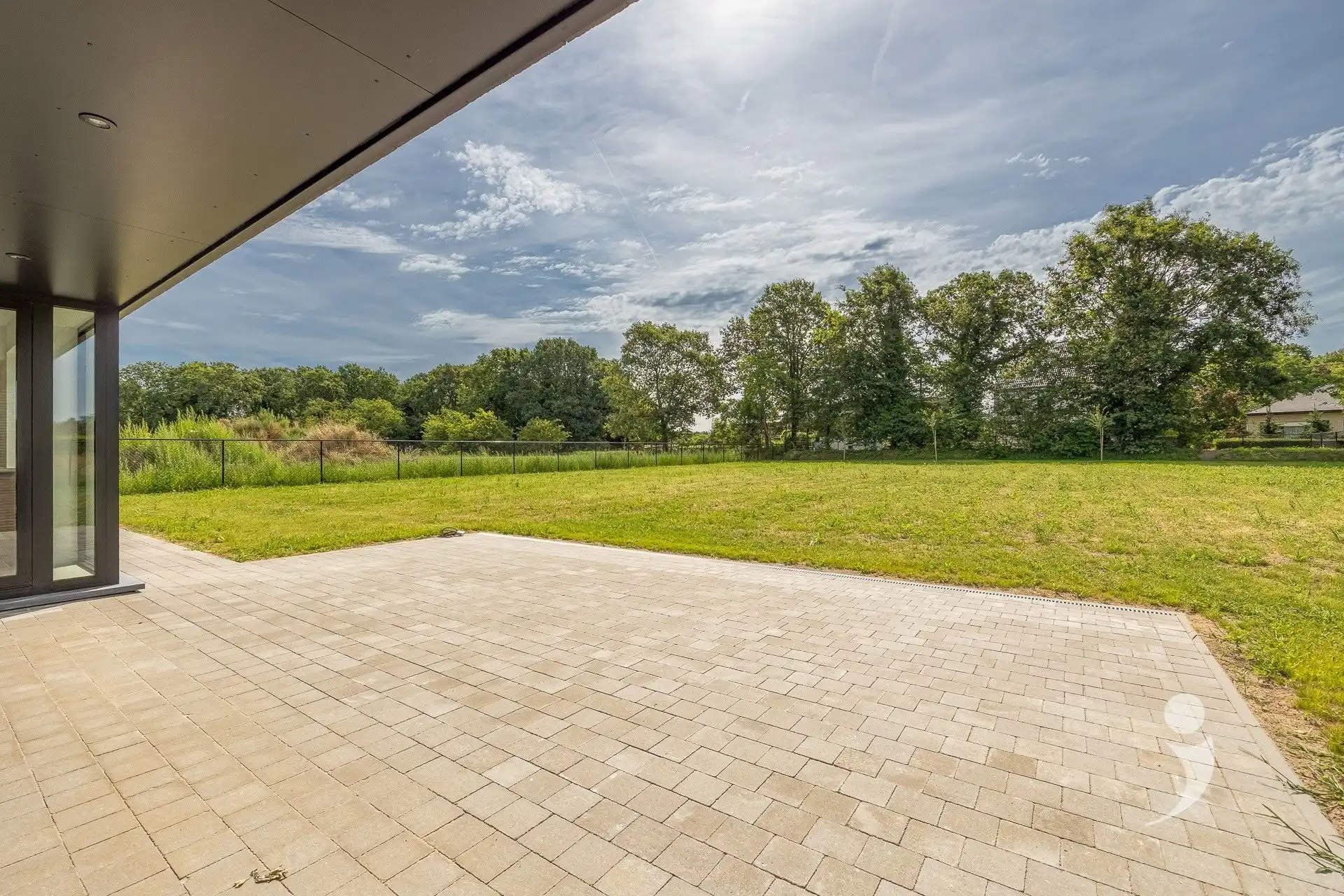 Ruime nieuwbouwwoning met prachtige tuin! foto 28