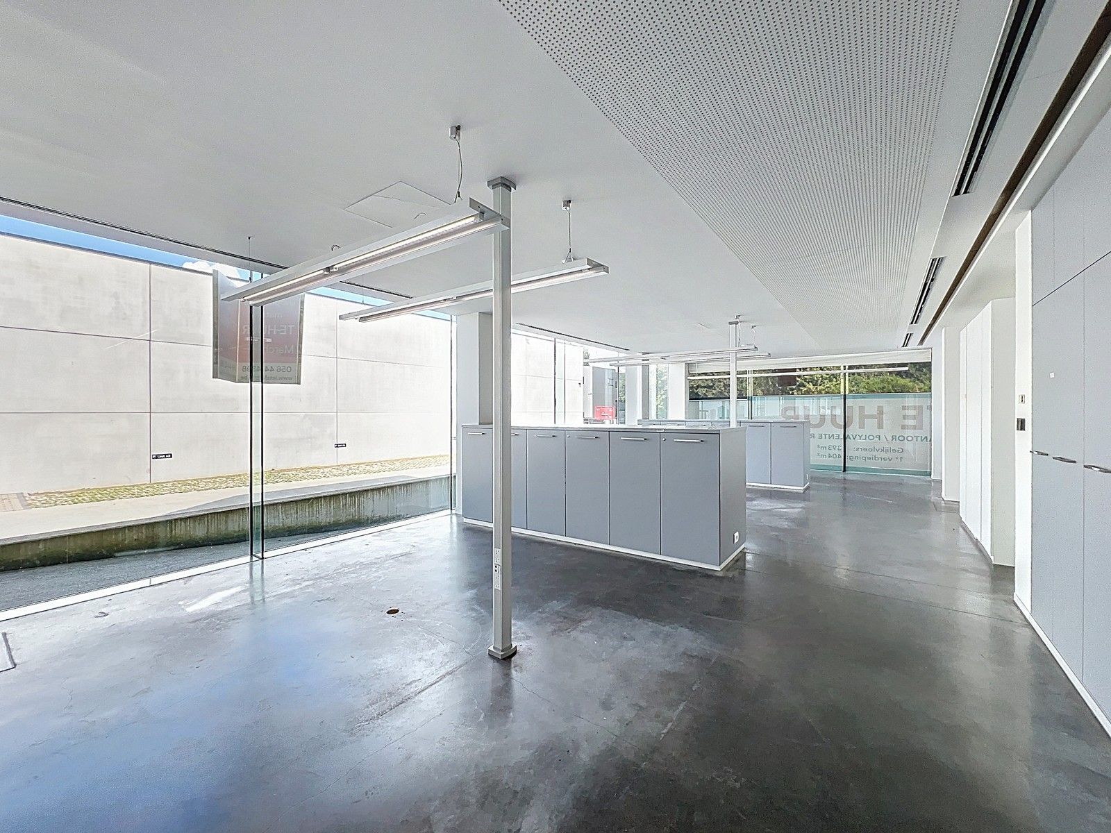 Modern (energiezuinig) KANTOORGEBOUW (± 800m²) met 14 private parkeerplaatsen TE HUUR in Waregem (Beveren-Leie). foto 11