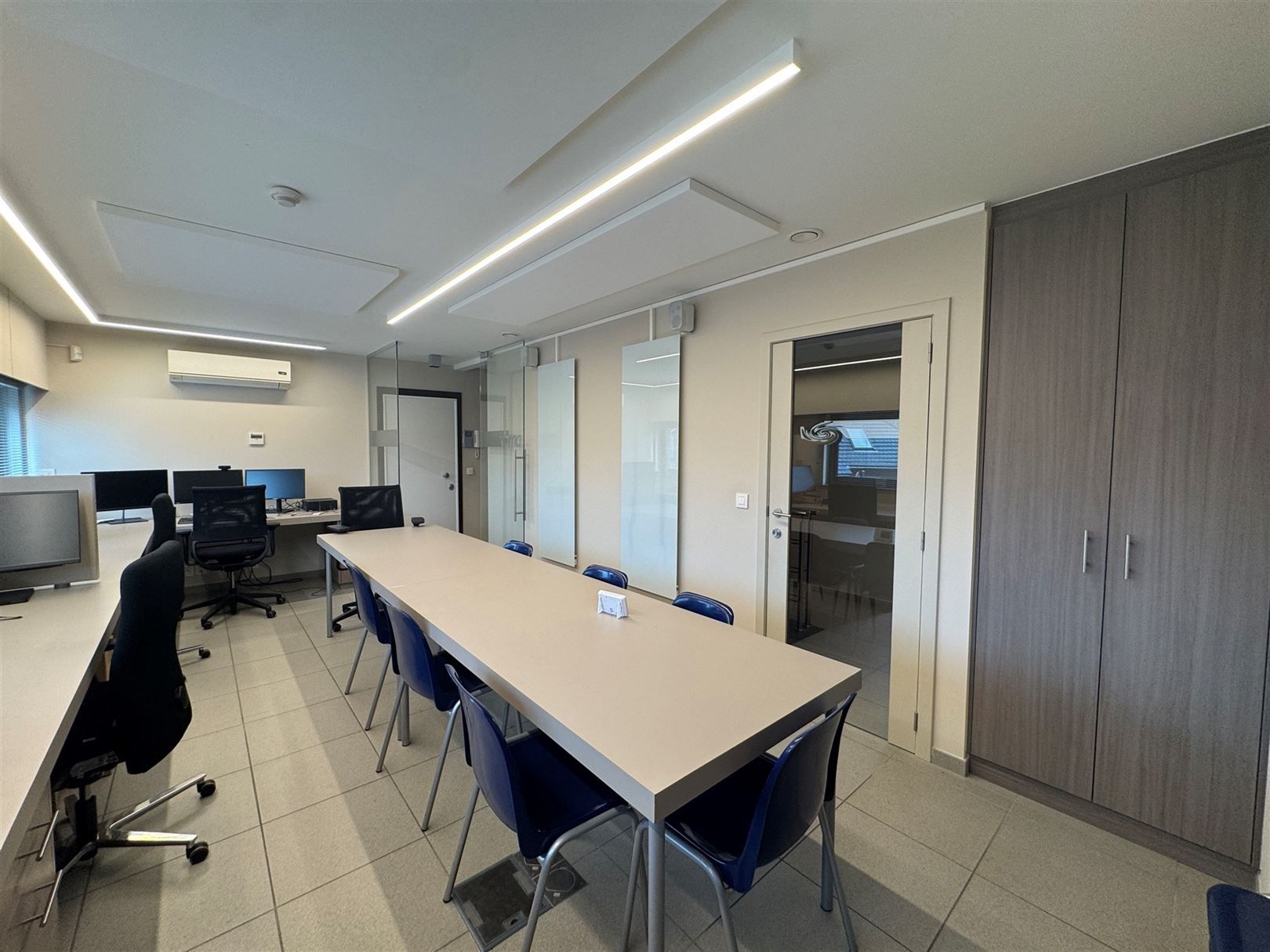Uniek kantoorgebouw met duplex appartement te koop foto 6