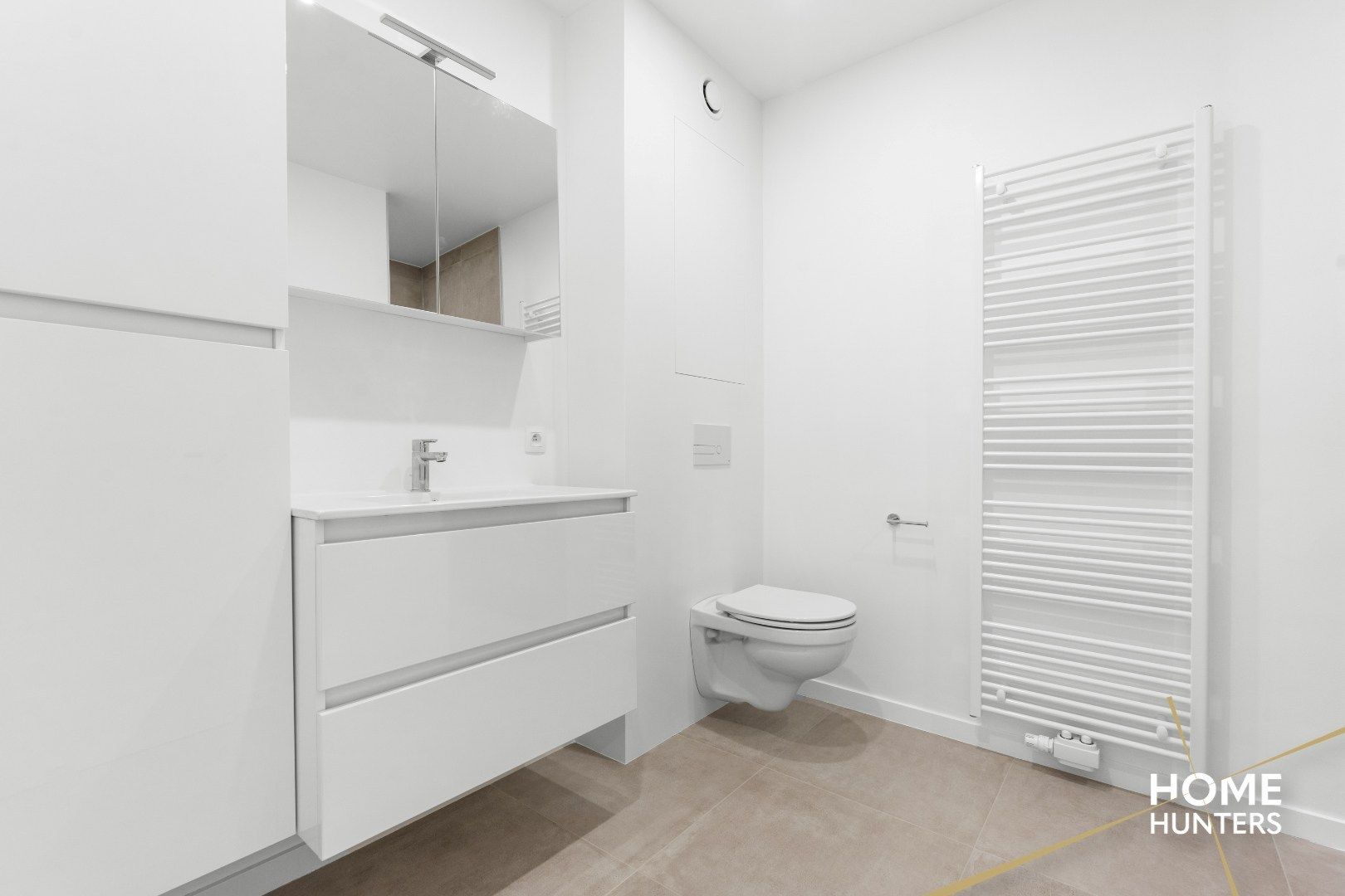 Volledig gerenoveerde woning (anno 2025) met 3 ruime slaapkamers, ruime garage + tuin te Ieper foto 12