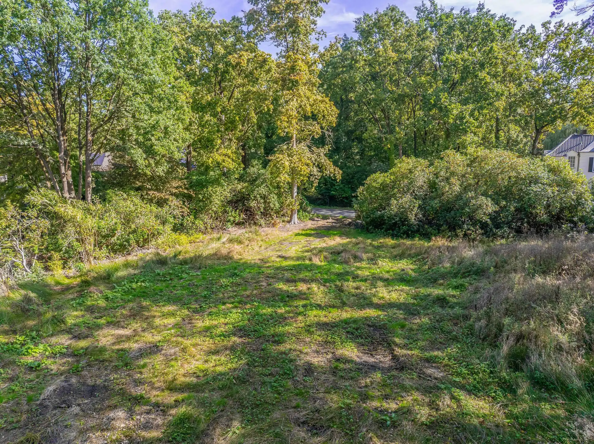 Extra brede bouwgrond in een groene oase foto 5