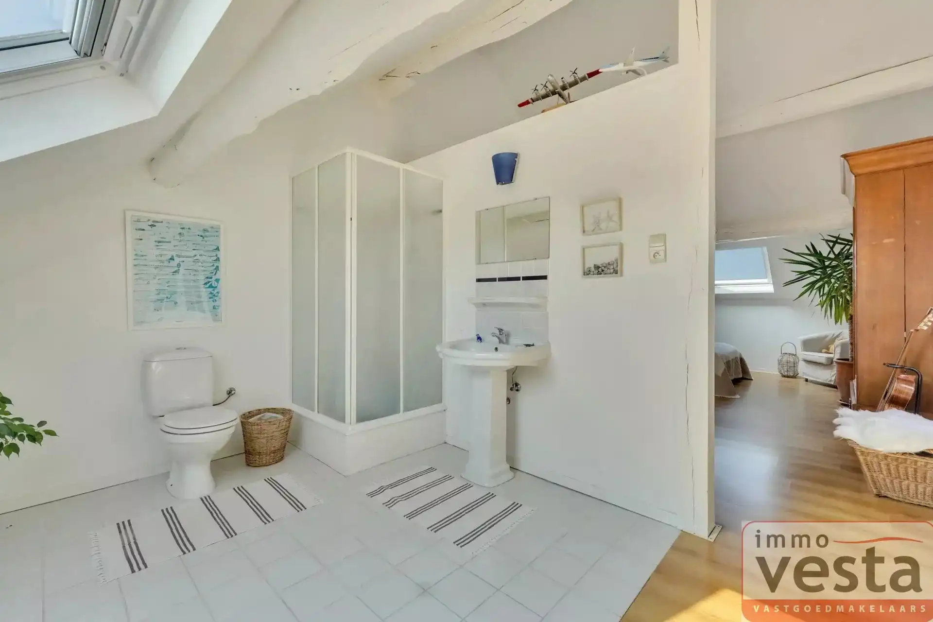 Karaktervolle woning met zwembad en ingerichte leefzolder foto 25