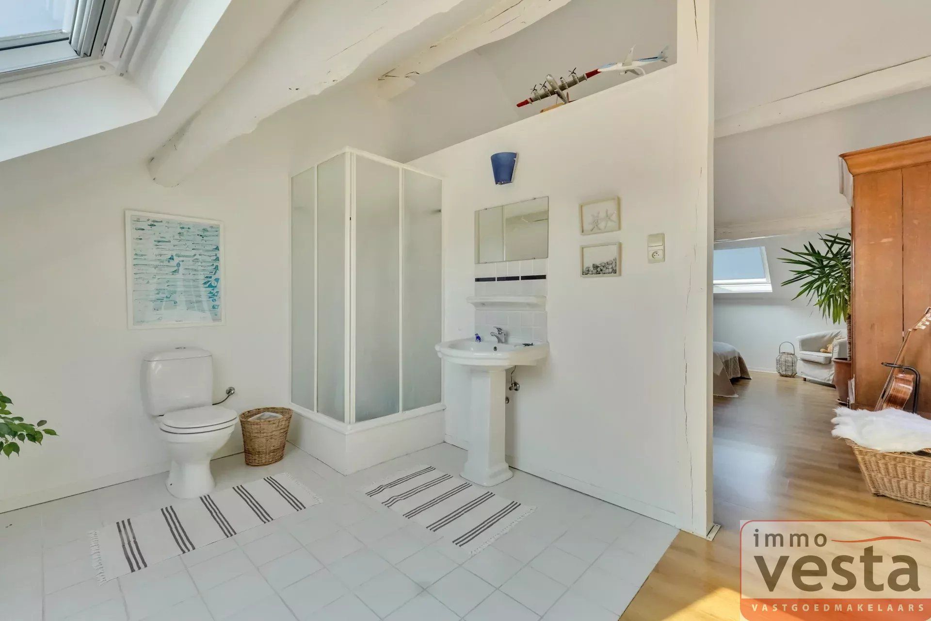 Karaktervolle woning met zwembad en ingerichte leefzolder foto 25