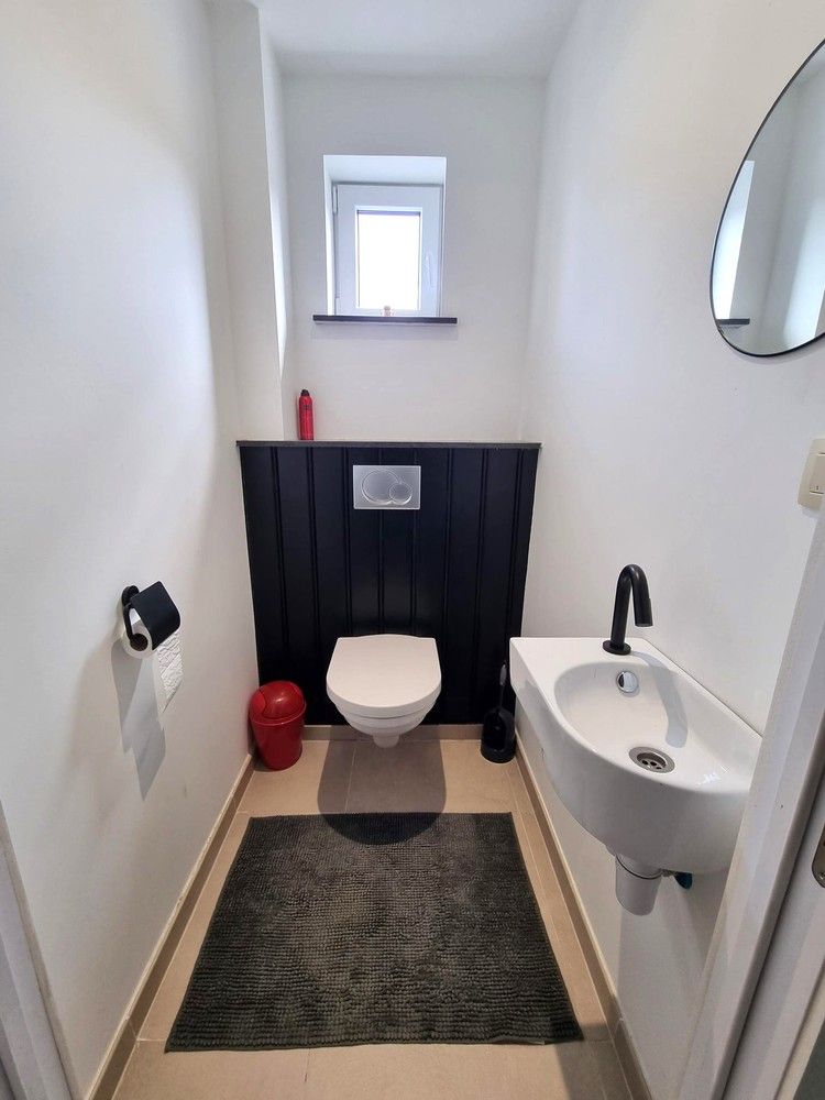 Totaal gerenoveerde woning met garage bijgebouw, ideaal voor een jong koppel of gezin. foto 8