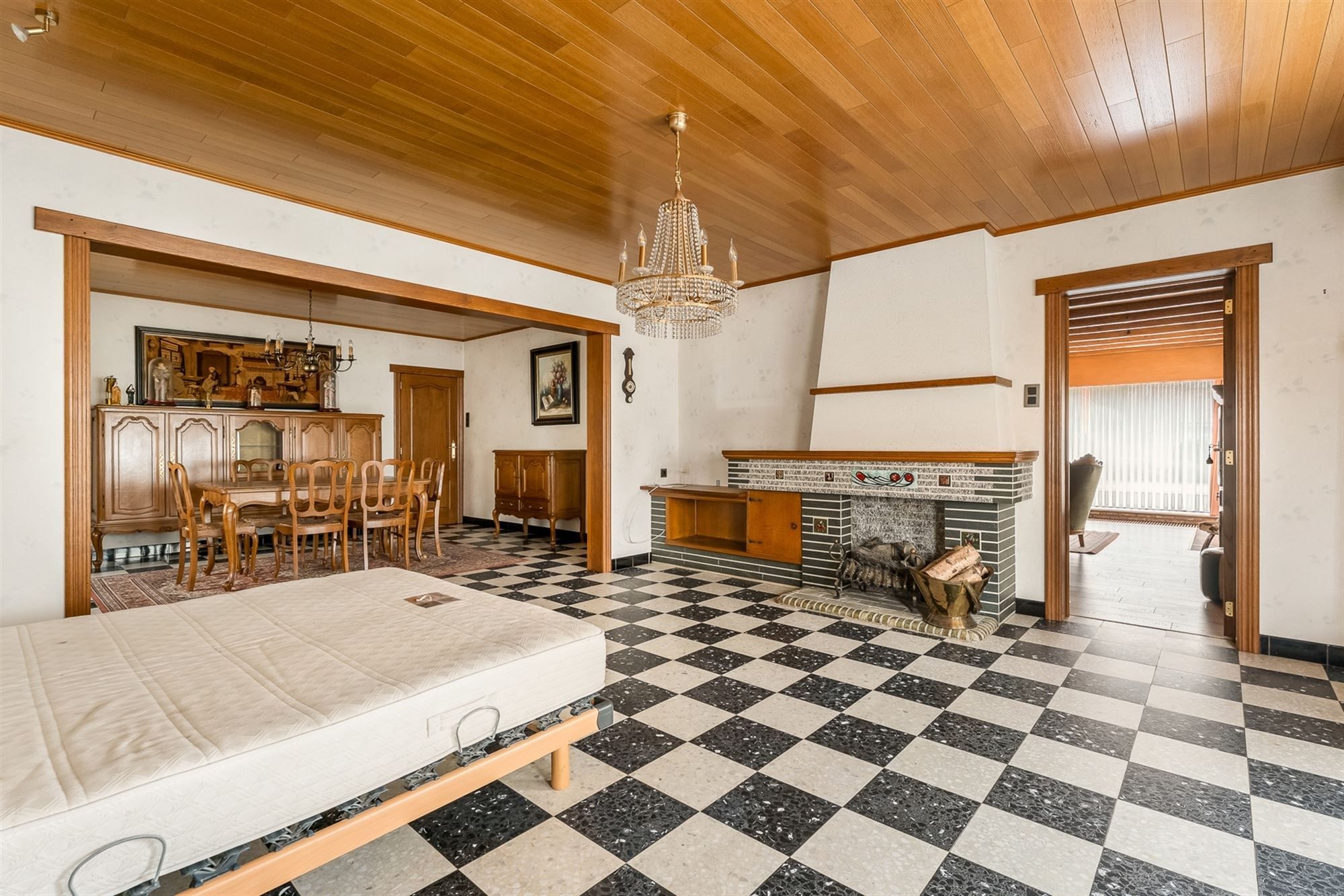 ZEER RUIME WONING (338M²) MET 5 SLAAPKAMERS OP EEN PERCEEL VAN 10ARE GELEGEN IN HET CENTRUM VAN OOSTHAM foto 10
