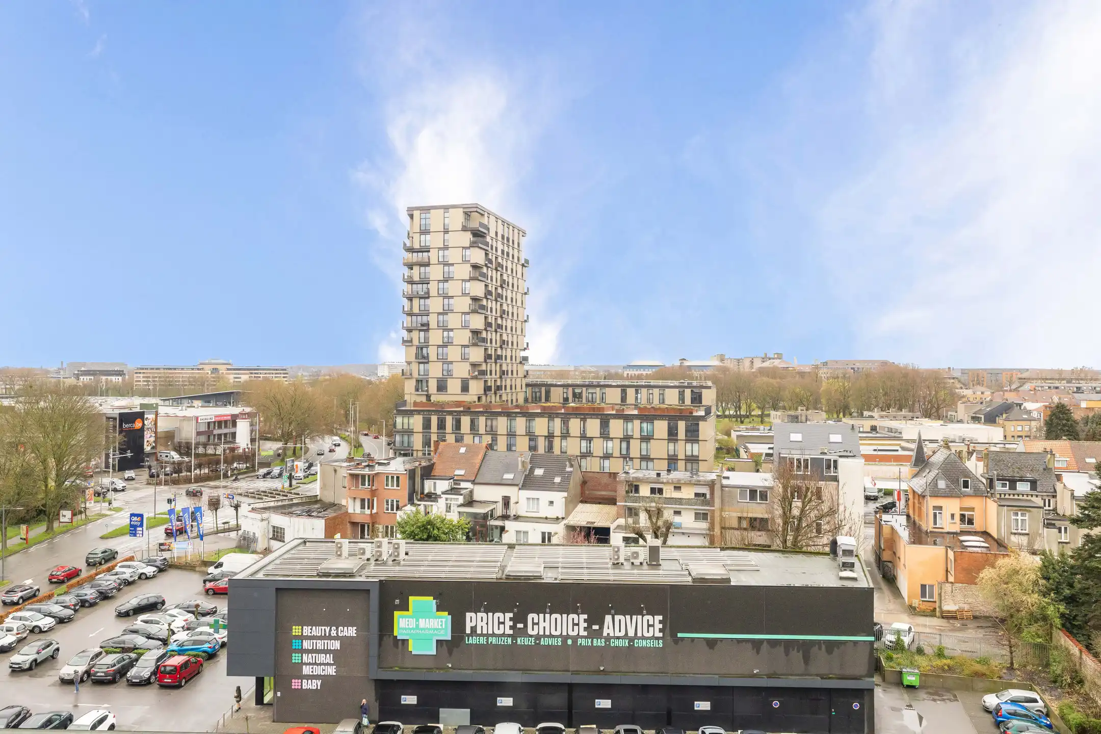 NATO - 3 slaapkamers appartement + P foto 20