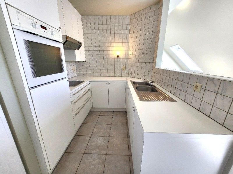 Tweeslaapkamer appartement mét garage in het centrum van Sint-Baafs-Vijve ZONDER SYNDICKOSTEN! foto 4