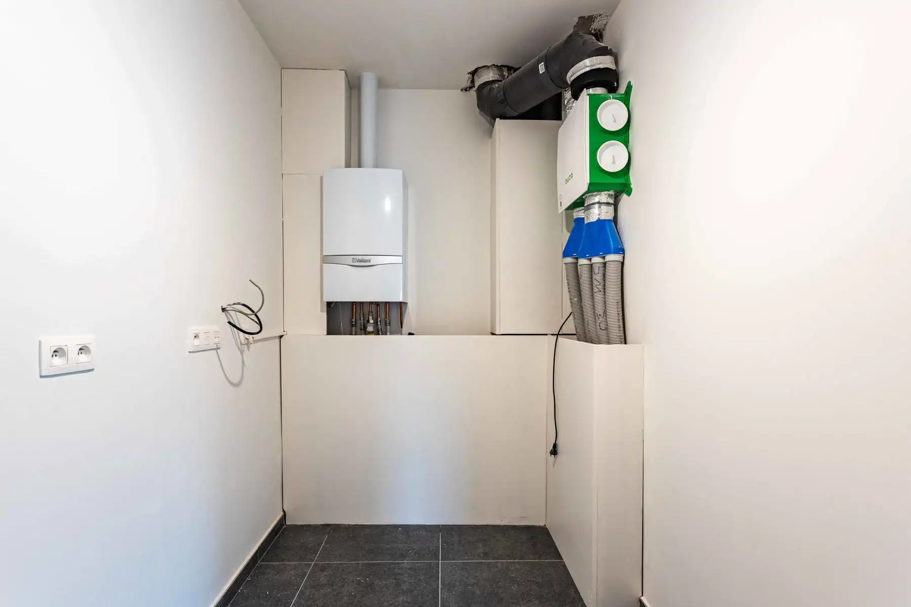 Erg ruim appartement met groot terras! foto 6