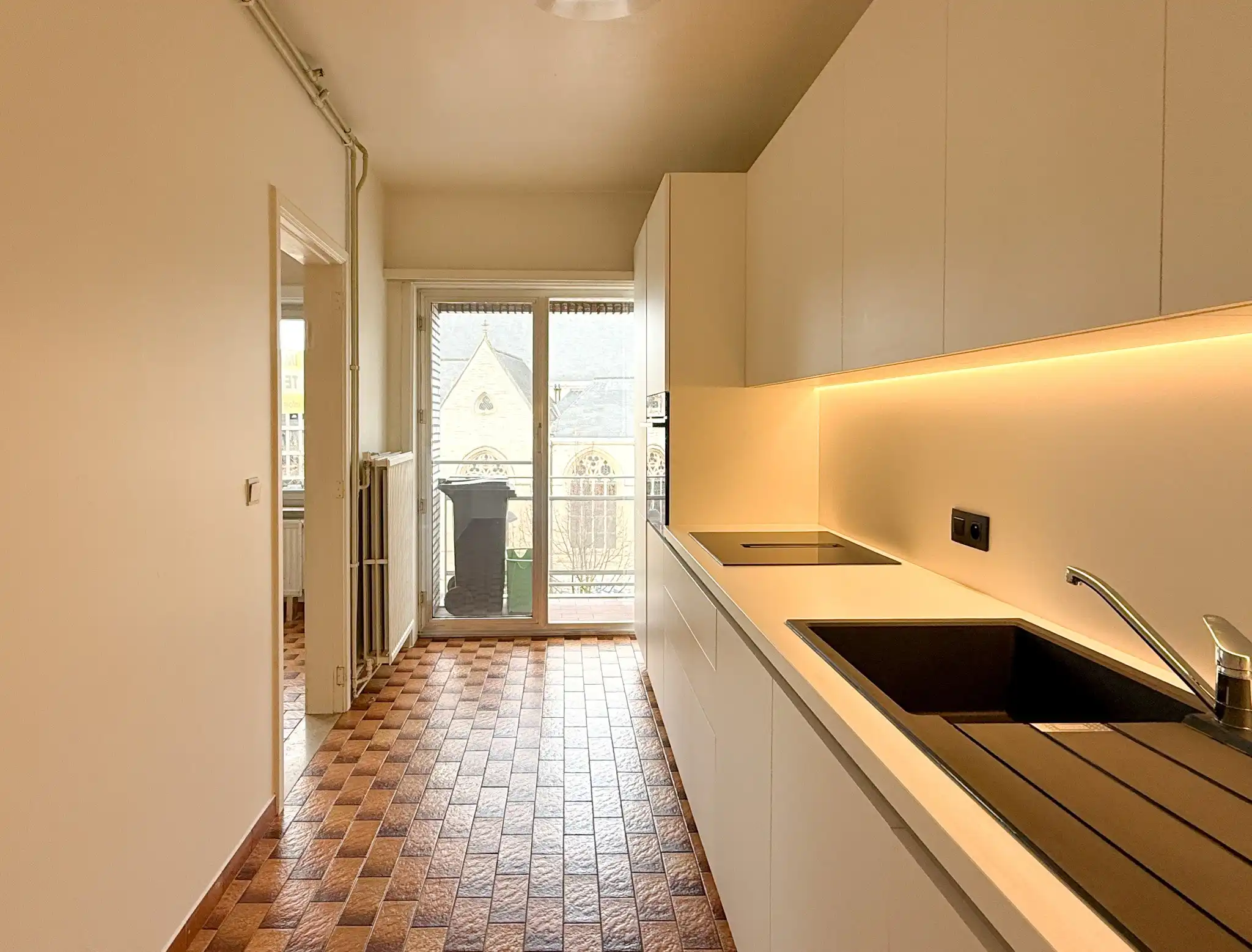 Appartement met 2 slaapkamers op topligging aan de Grote Markt in Beveren foto 5