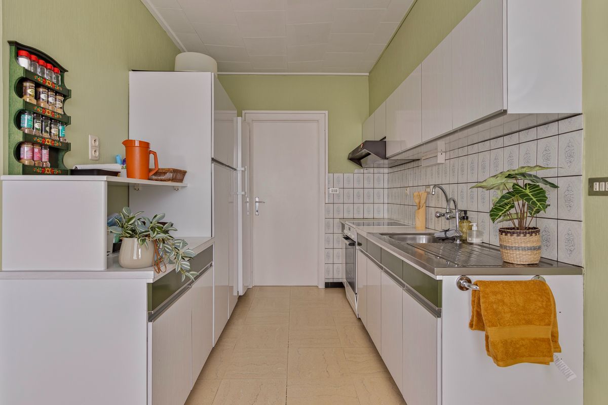 TE RENOVEREN BUNGALOW IN een RUSTIGE WOONWIJK MET MOOIE WOONVOLUMES foto 10