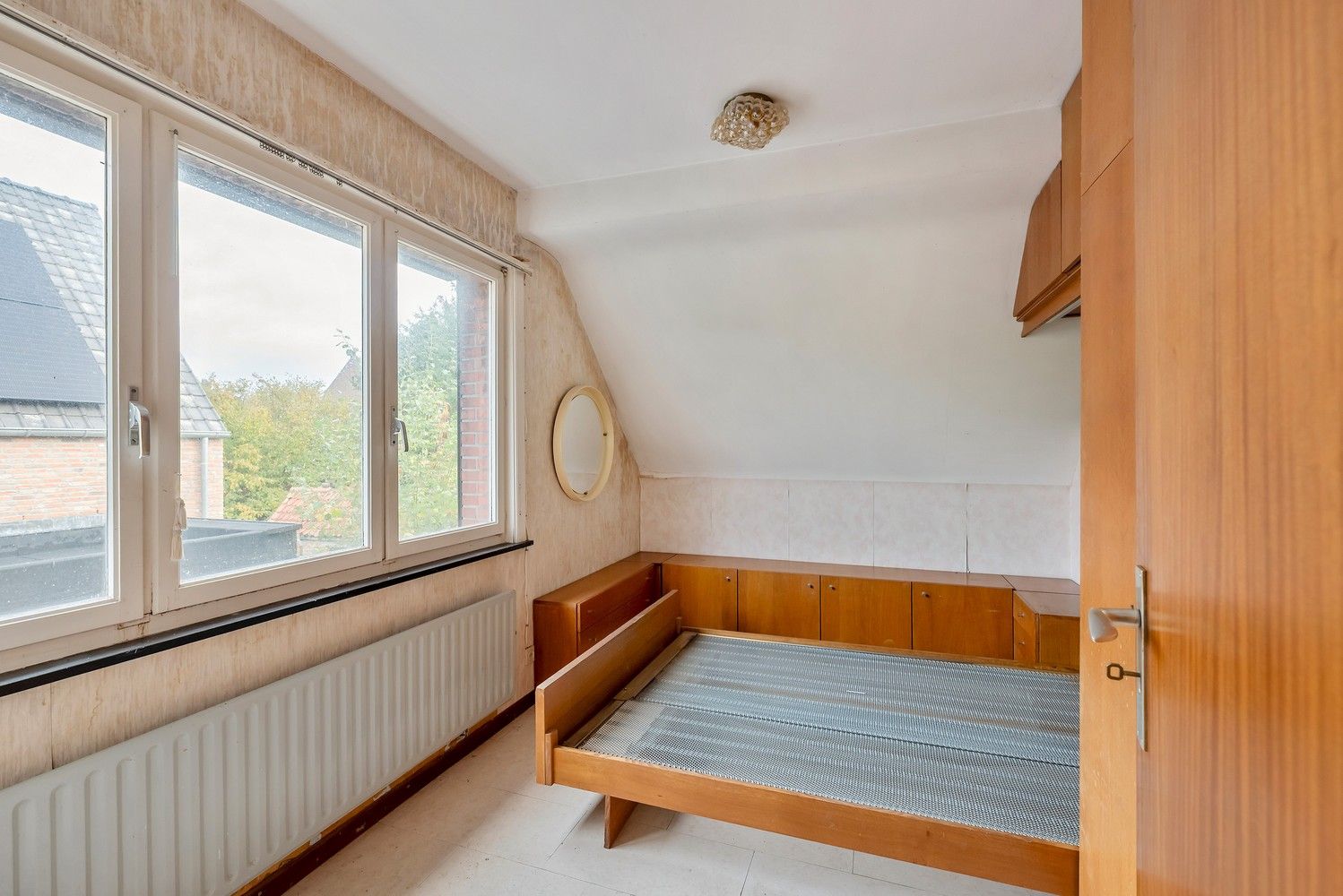 Halfopen bebouwing met garage in doodlopende straat foto 15