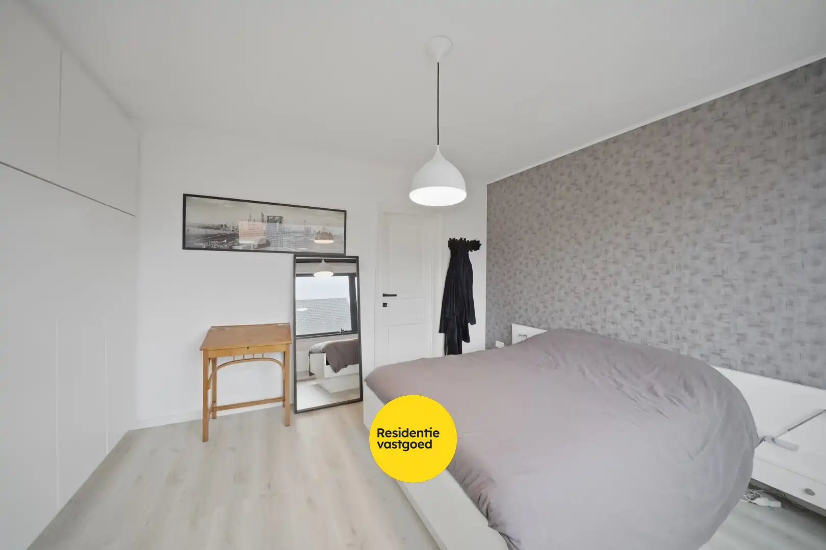 Ruime bel-étage woning met tuin en garage op rustige ligging te Bredene foto 16