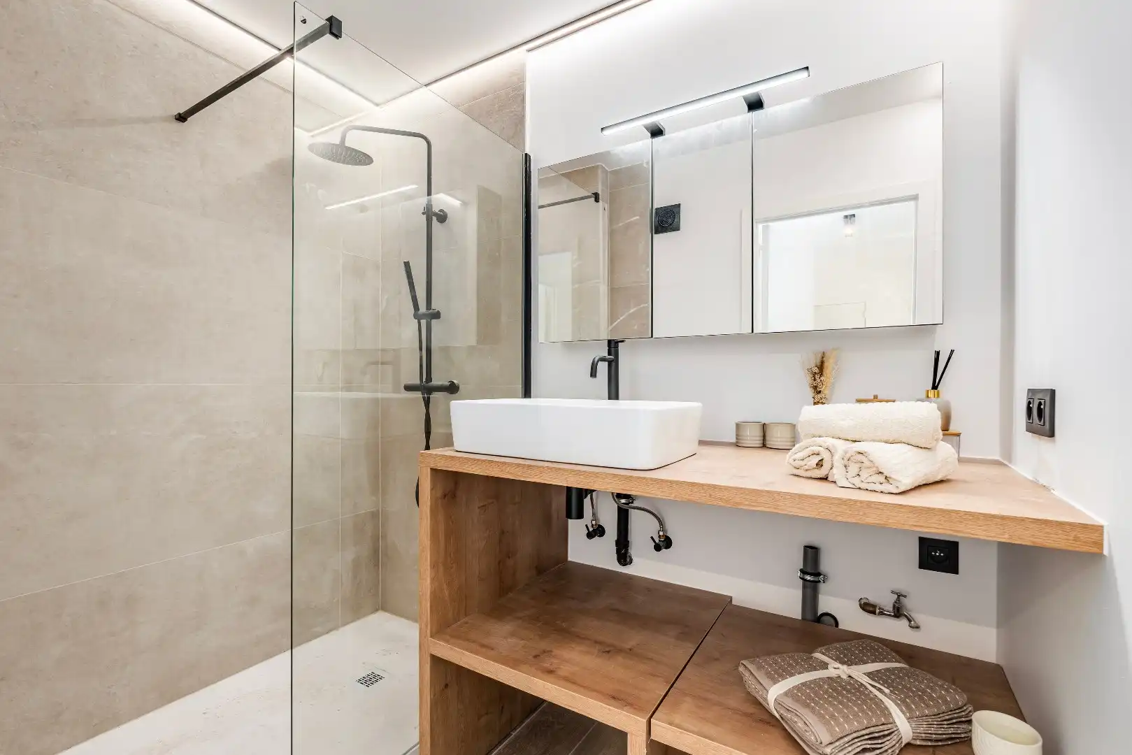 Prachtig en volledig gerenoveerd 2-slaapkamer appartement foto 8