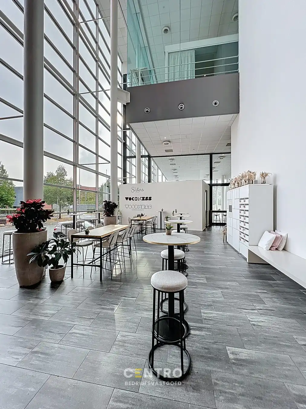 Instapklare KANTOORRUIMTE (± 700 m²) - ALL-IN formule (huur, verbruik, randaccomodatie, etc.) te IEPER. foto 17