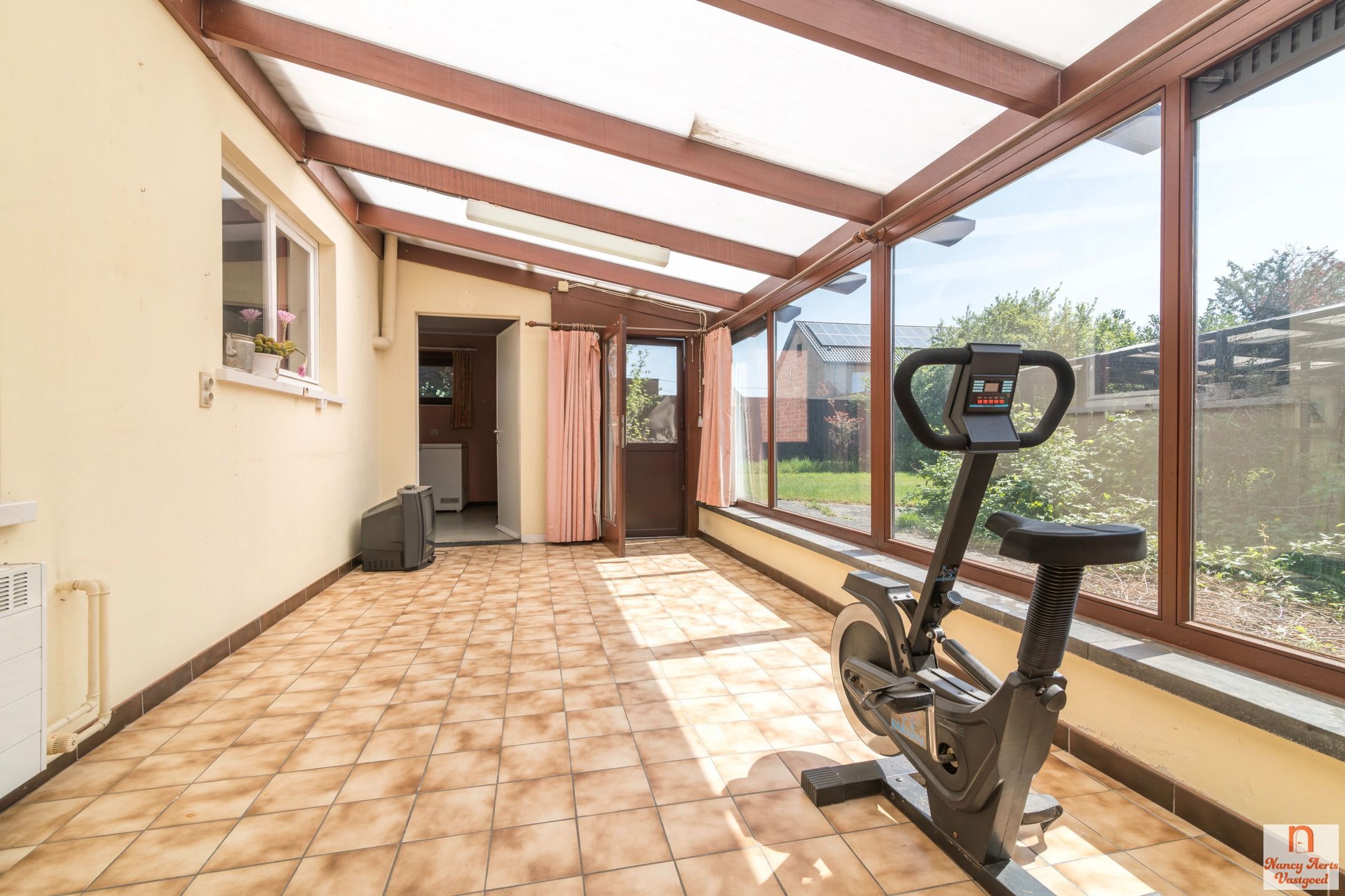 Charmante woning met grote tuin en renovatiemogelijkheden foto 17