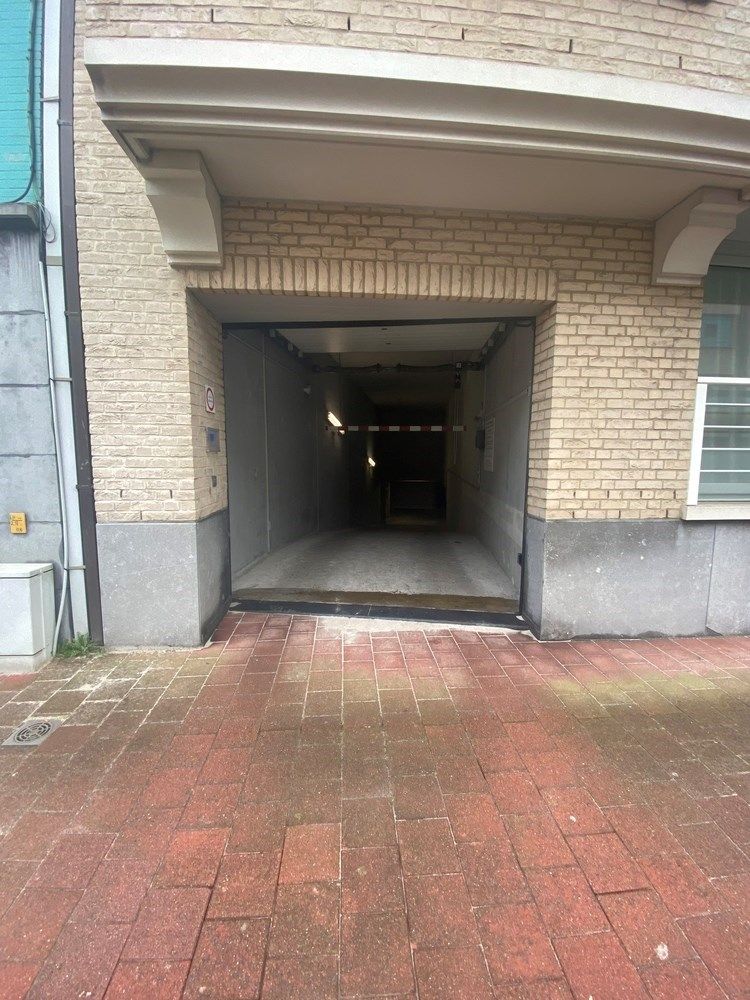 Sir Anthony - Zoutelaan: gesloten garagebox op niveau -3. foto 2