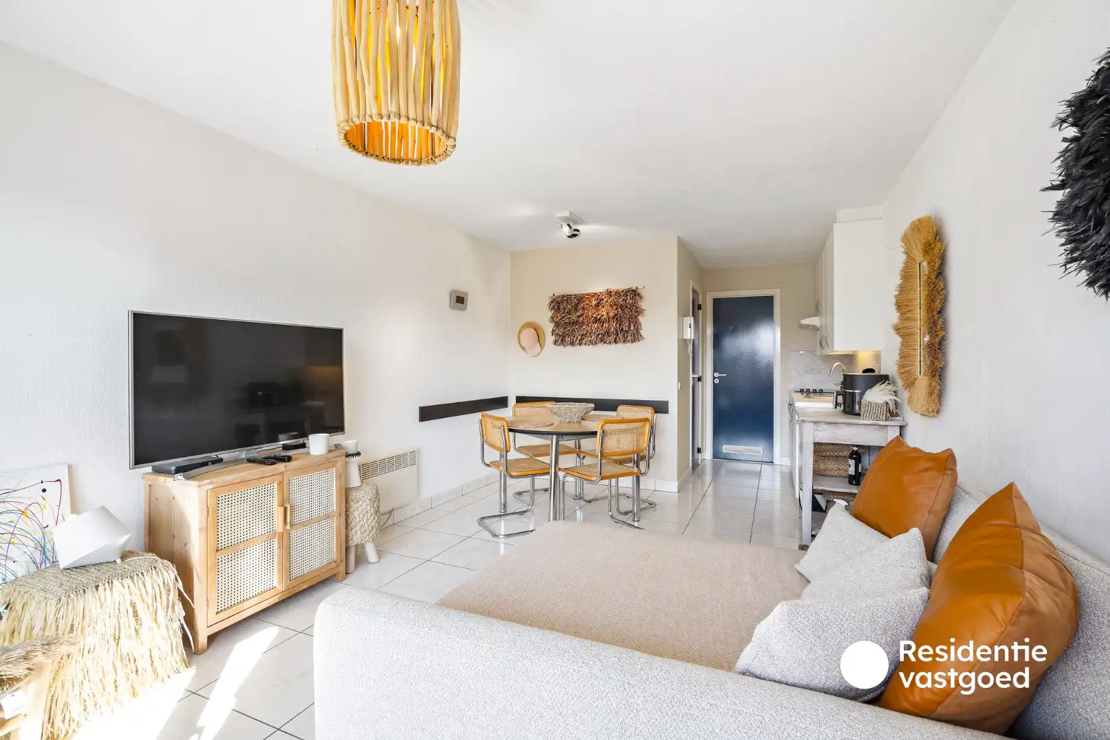 Lichtrijk zongerichte studio met slaaphoek, gelegen op 300m van de zee te Koksijde.  foto 5