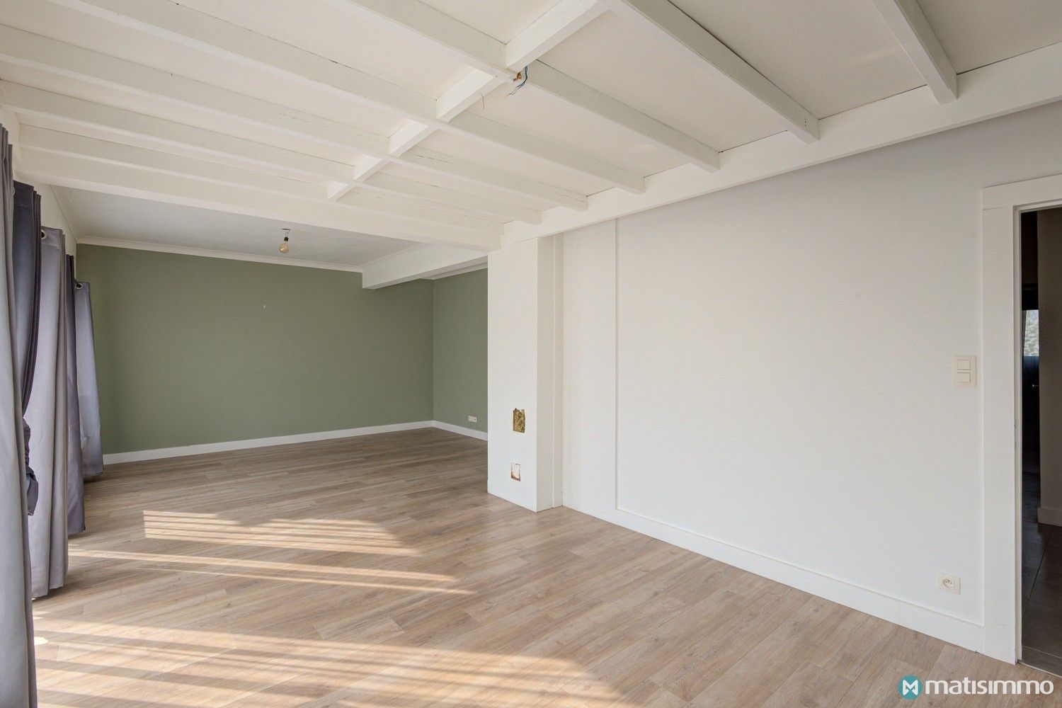 RUIM, DEELS GERENOVEERD DUPLEXAPPARTEMENT MET 3 SLAAPKAMERS, GROOT TERRAS, GARAGEBOX EN AUTOSTAANPLAATS foto 5