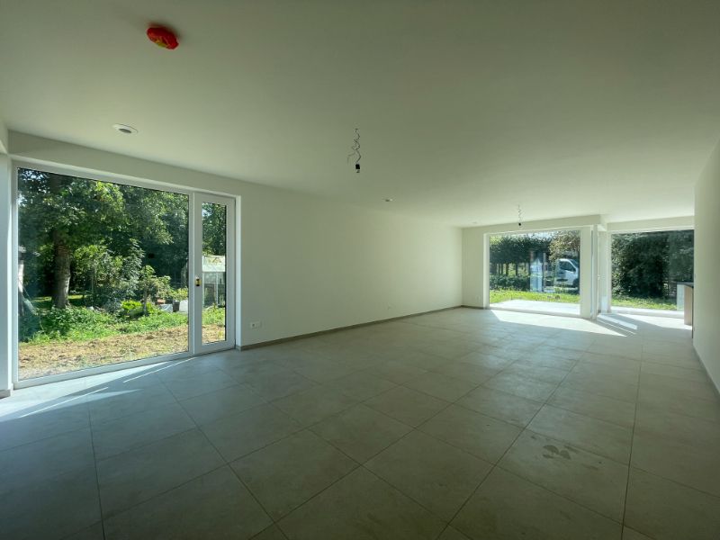 Prachtig en rustig gelegen nieuwbouw woning met carport foto 5