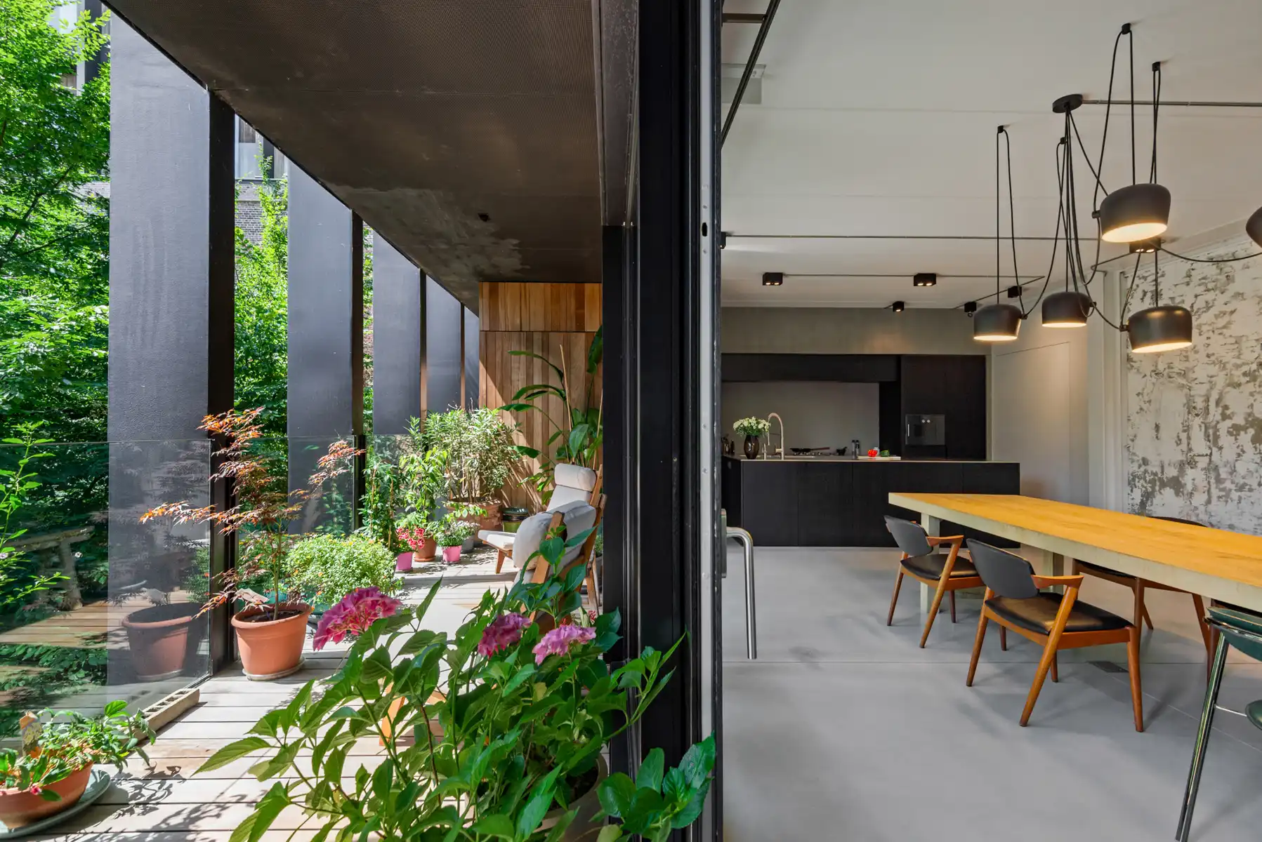  Exclusieve loft van 240 m² in Axel Vervoordt Kanaalproject foto 4