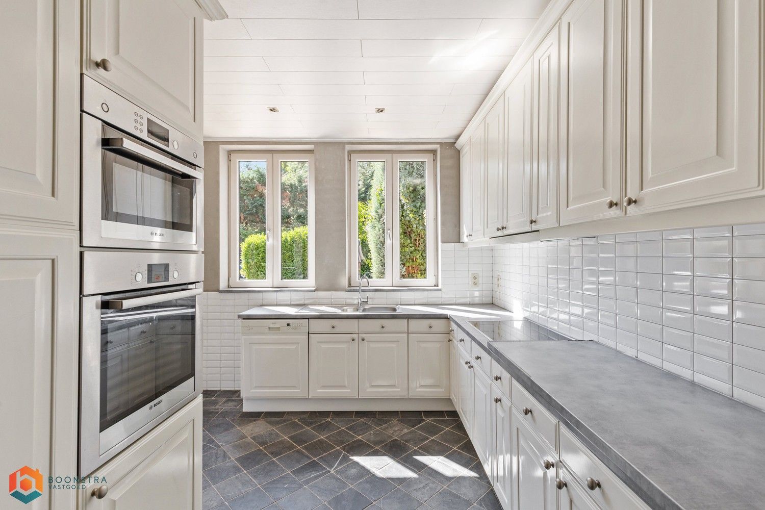 Ruime woning met handelsruimte en grote garage / werkplaats foto 5