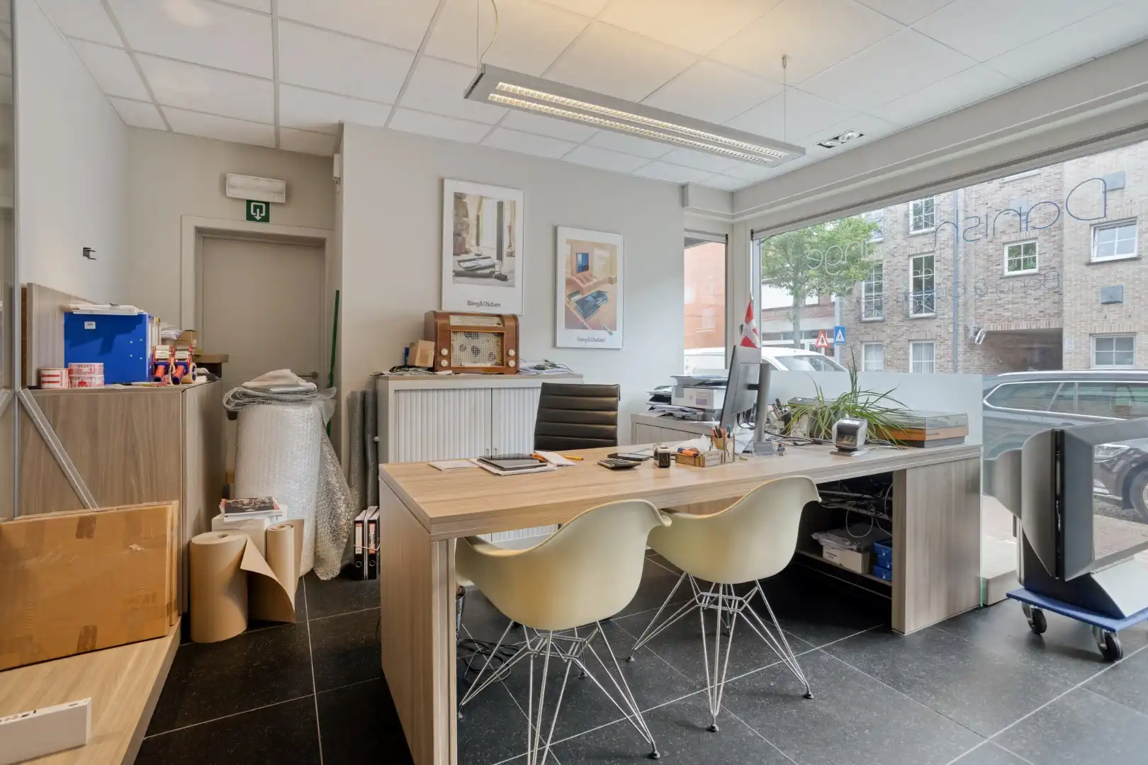 Instapklaar en goed gelegen handelsruimte van 126 m² kortbij het centrum van Geel !  foto 4