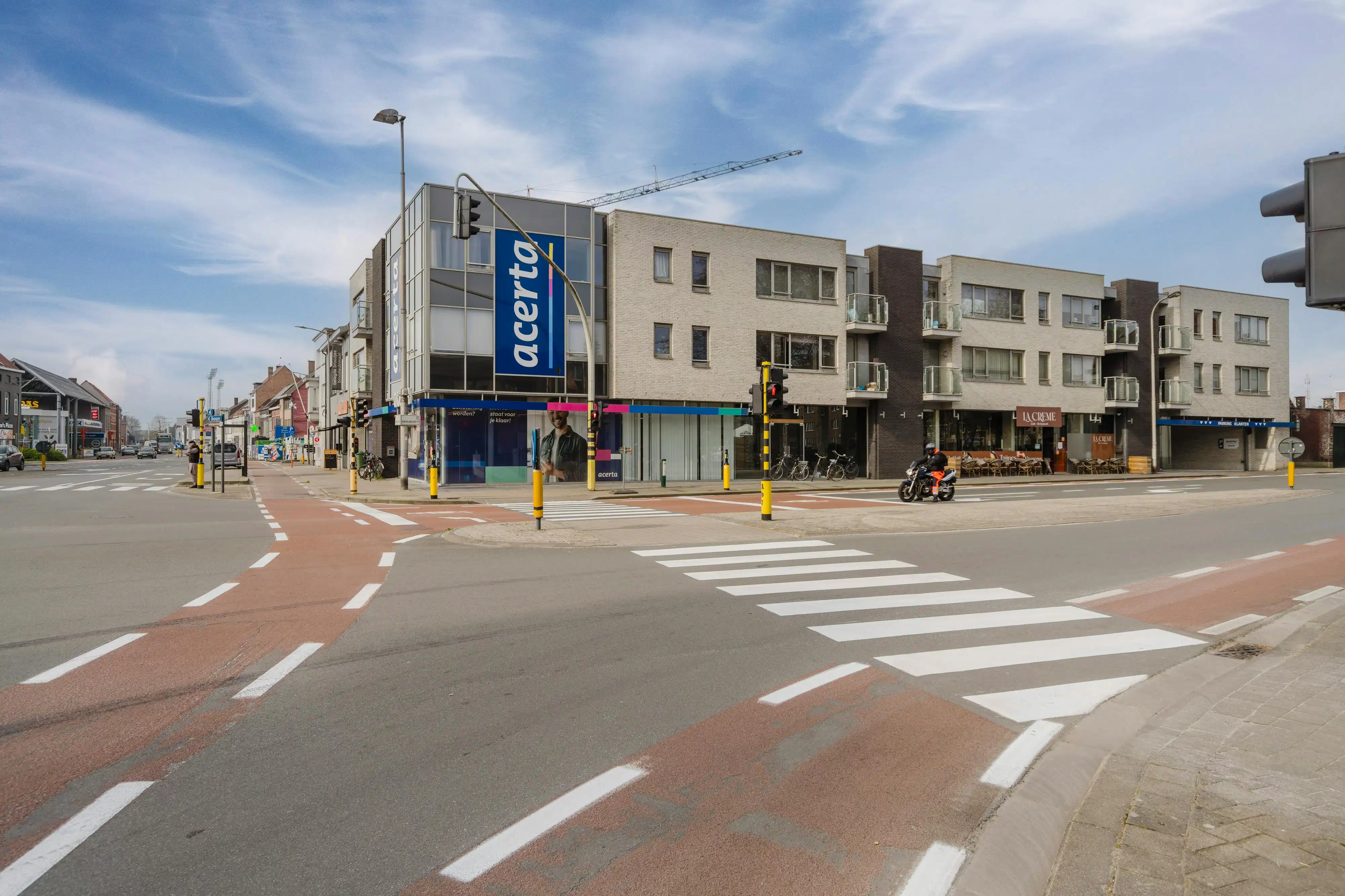 Opbrengsteigendom te koop met sterke huurinkomsten foto {{pictureIndex}}