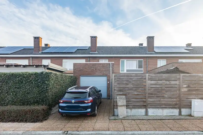 Rustig gelegen, ruime woning met 4 slaapkamers, tuin en garage. (ENERGIELABEL C) foto 7