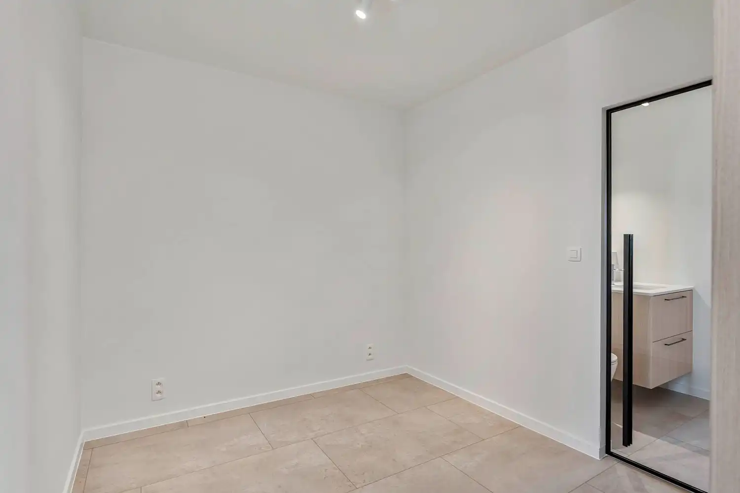 Totaalrenovatie! Centraal gelegen en hoogwaardig afgewerkt appartement met 1 slaapkamer en een terras te Leuven! foto 11