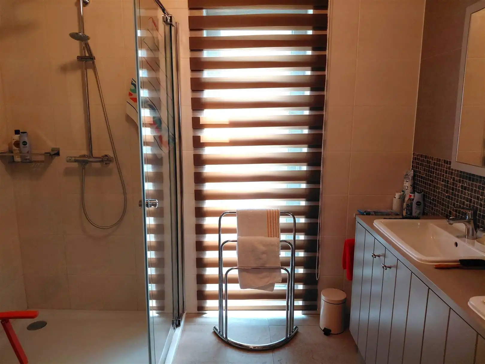 TE HUUR: Ruim appartement met 2 slaapkamers te Lummen! foto 7