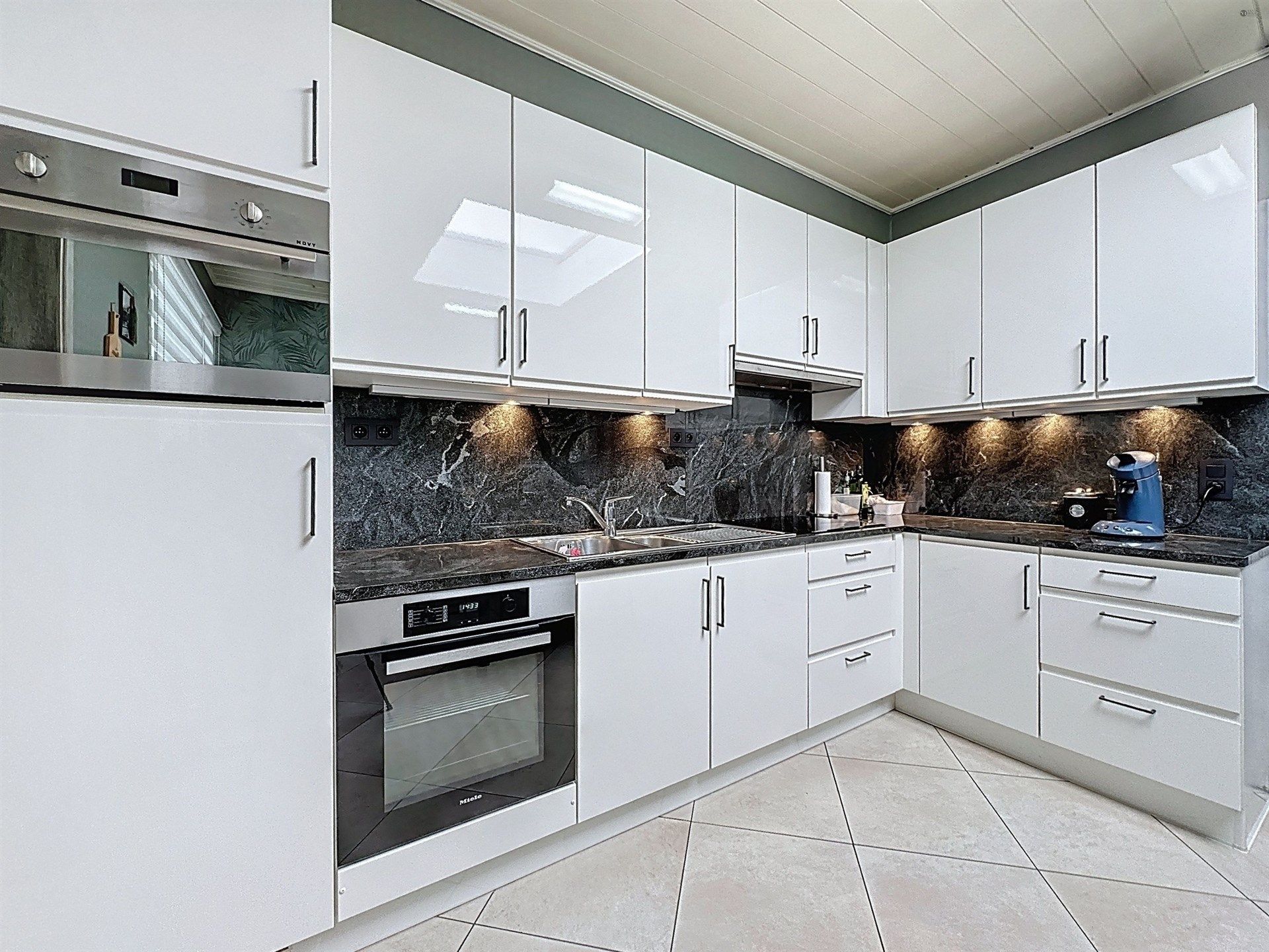 prachtige instapklare woning met stadstuin in Beveren Centrum! foto 5