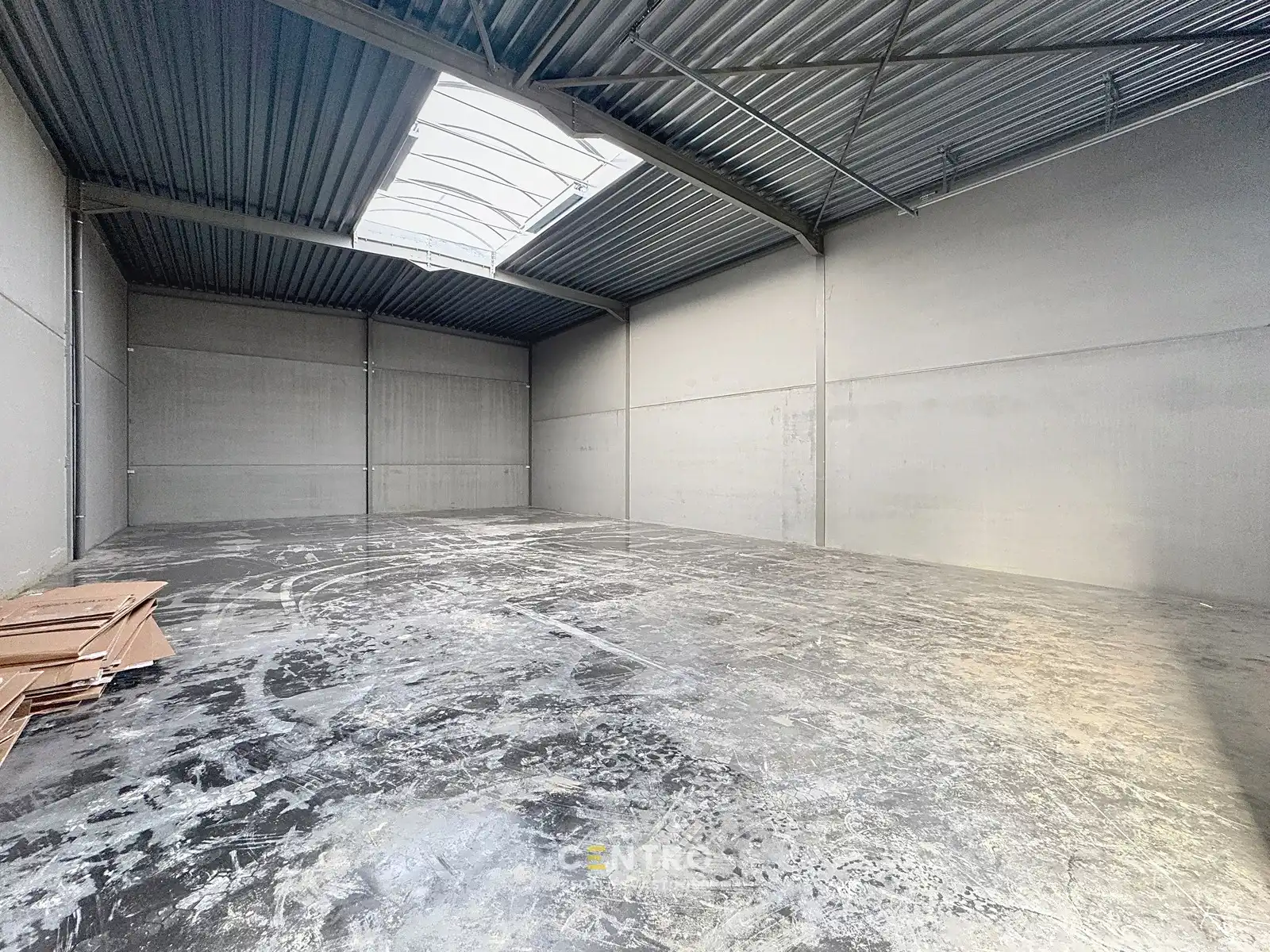 NB MAGAZIJN (307m²) TE KOOP, inclusief 2 private parkeerplaatsen op ambachtelijke zone "Schatting" te Zedelgem foto 3