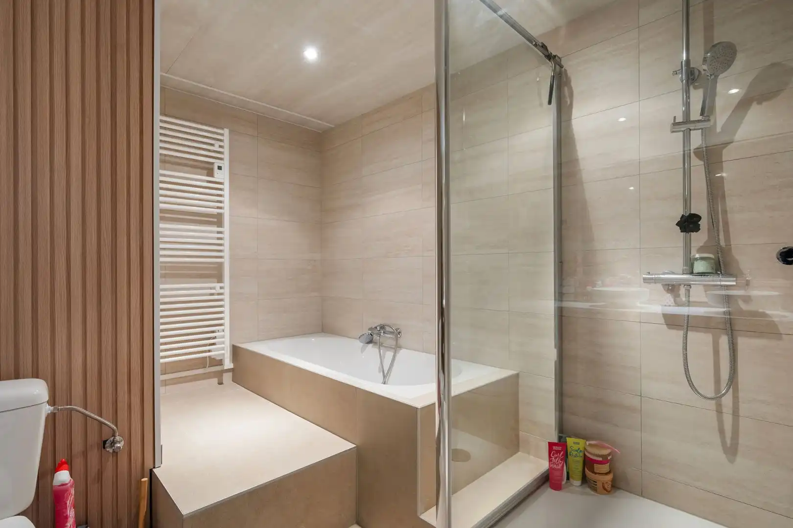 Verrassend ruim volledig opgefrist appartement in hartje Kortrijk met 1 slaapkamer foto 13