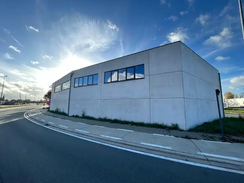 Recente KMO-unit van 246 m² op toplocatie nabij de R4 foto 3